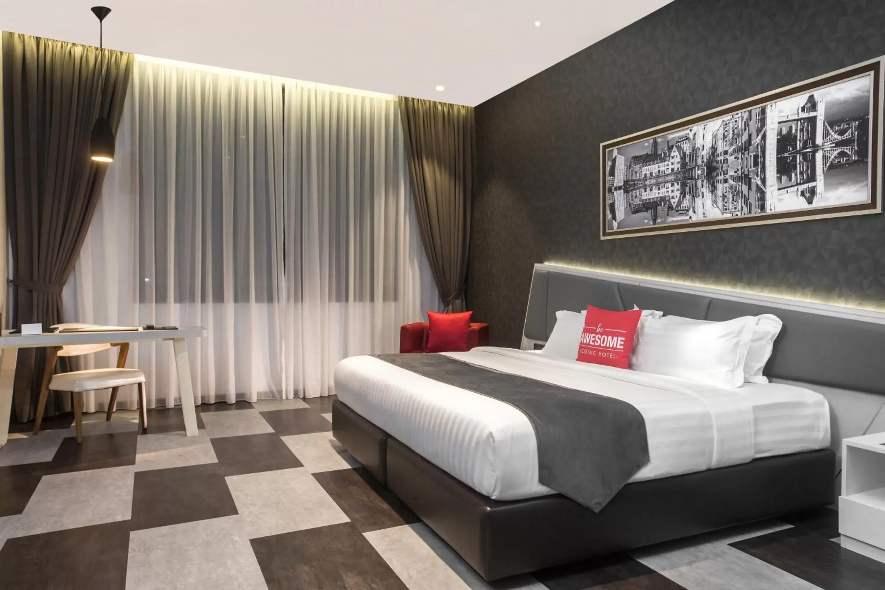 Deluxe Double or Twin Room in Iconic Hotel Deluxe Double or Twin Room in Iconic Hotel