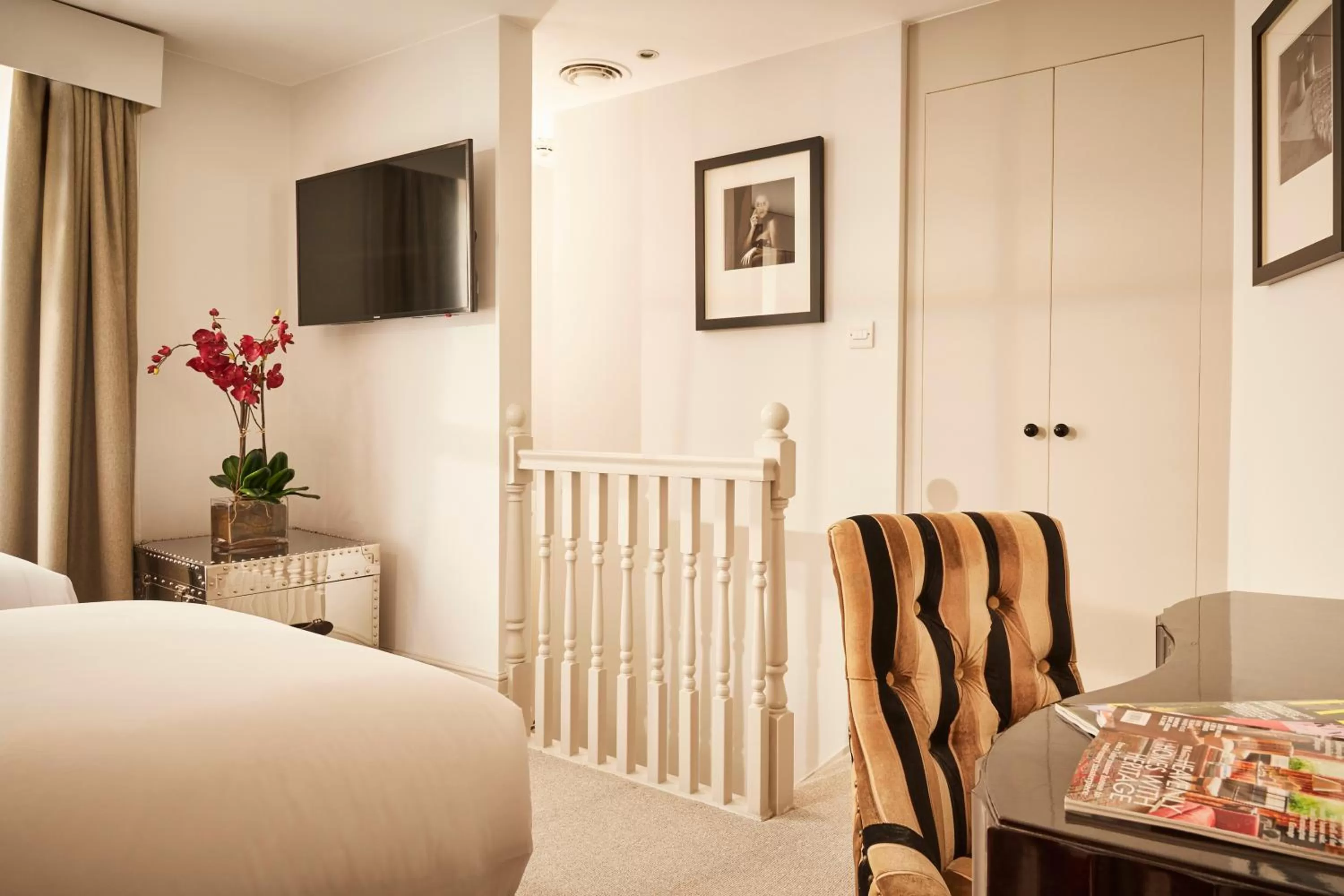 Bedroom, Bed in The Tophams Hotel