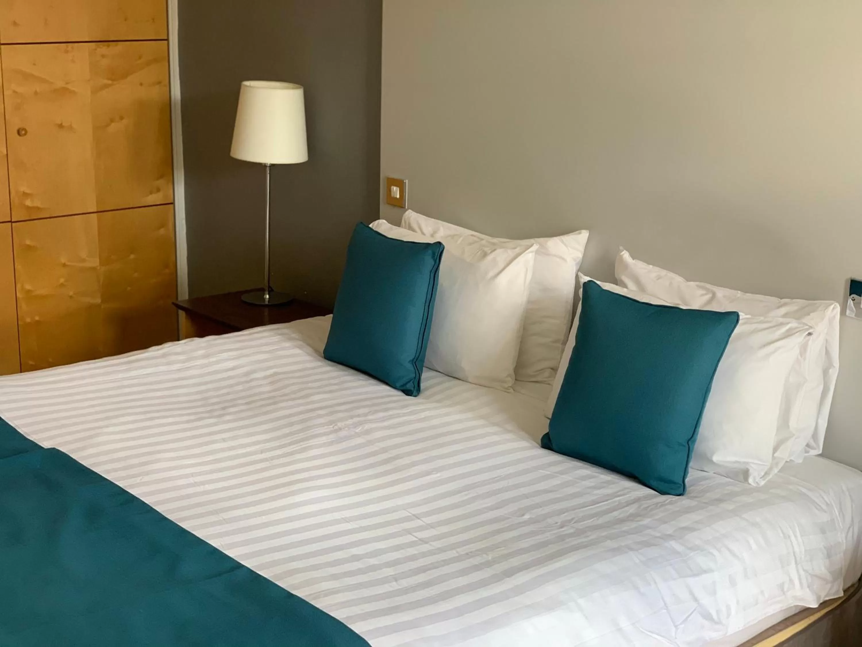 Bedroom, Bed in The Angel Hotel