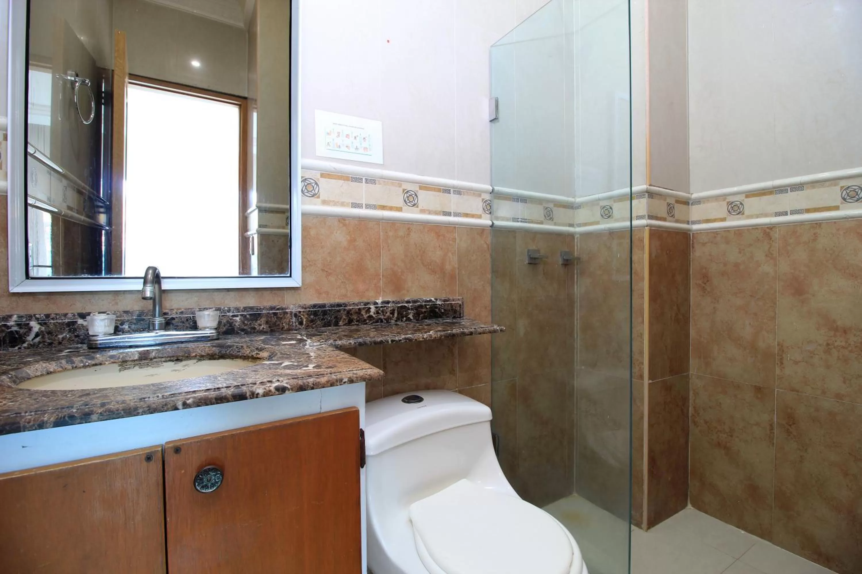 Toilet in Hotel Abi Inn By GEH Suites