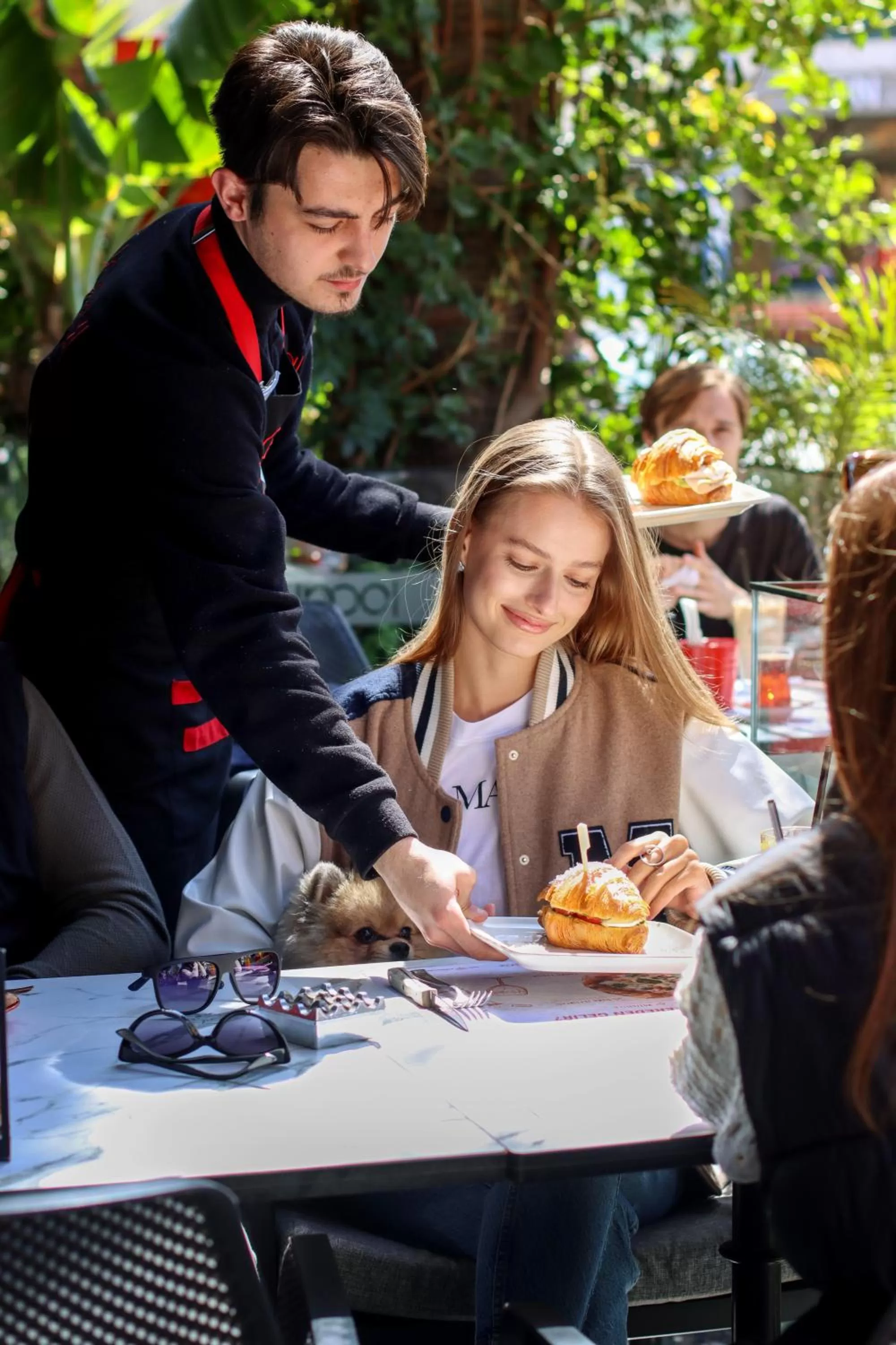 Restaurant/places to eat in Comfort Suites