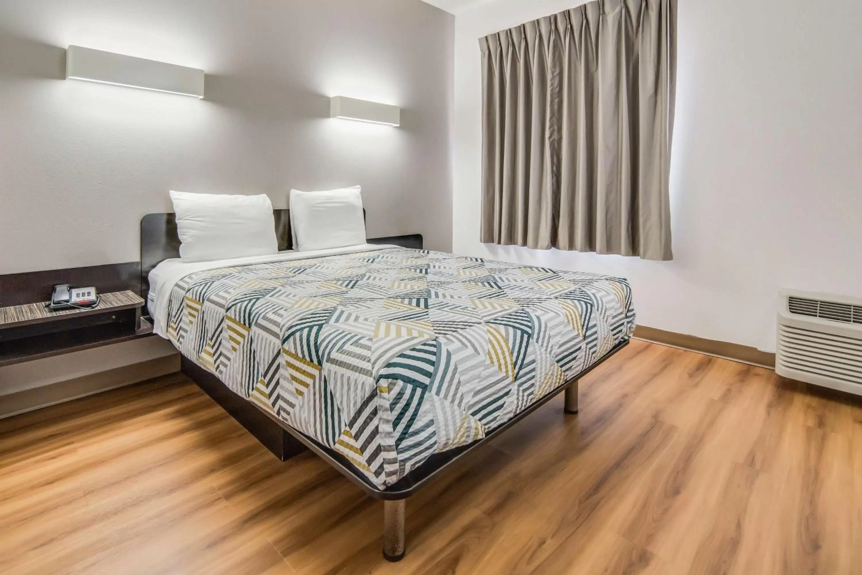 Bedroom, Bed in Motel 6-Cleburne, TX