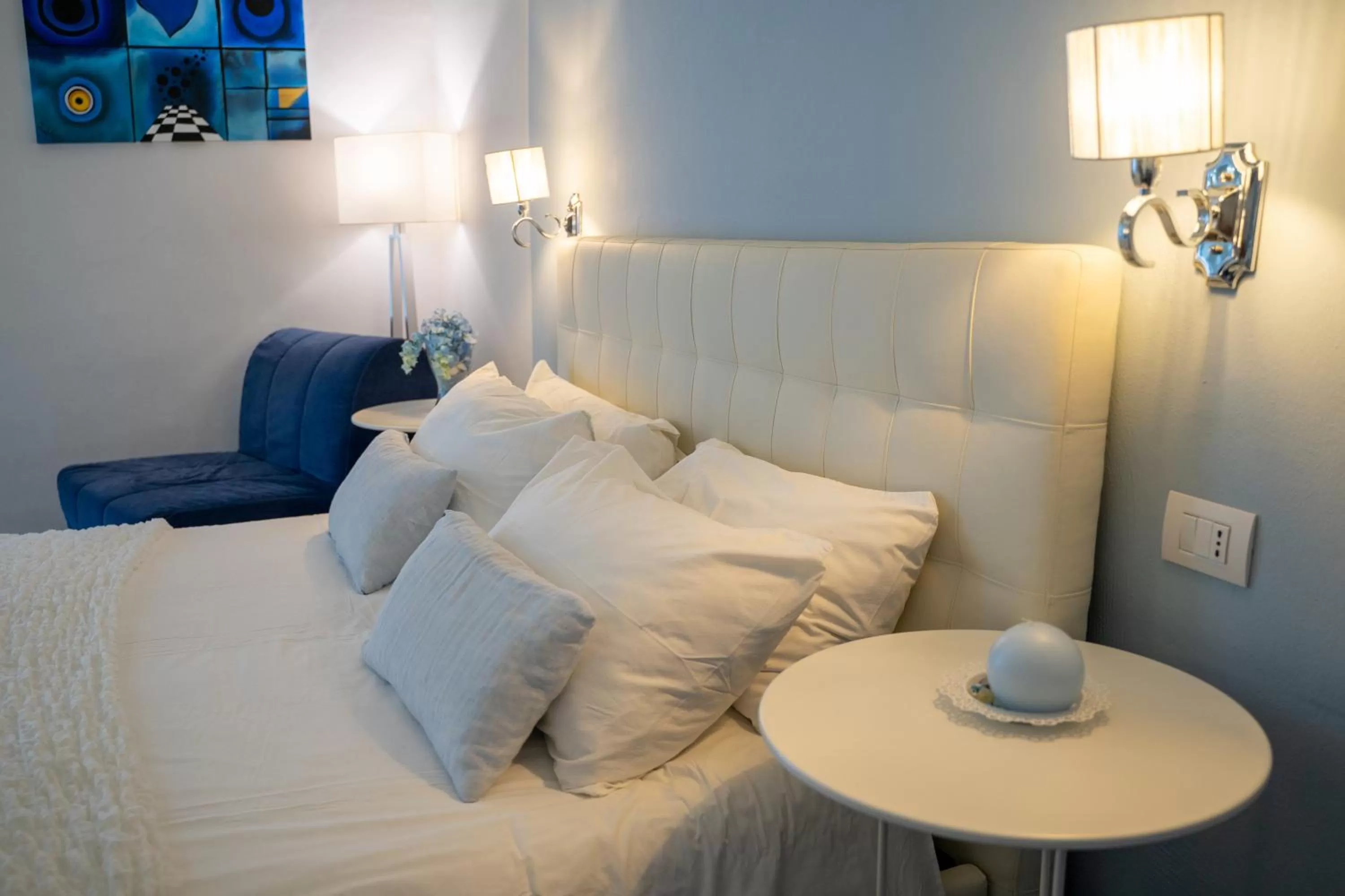 Photo of the whole room, Bed in Sotto le Stelle ai Decumani