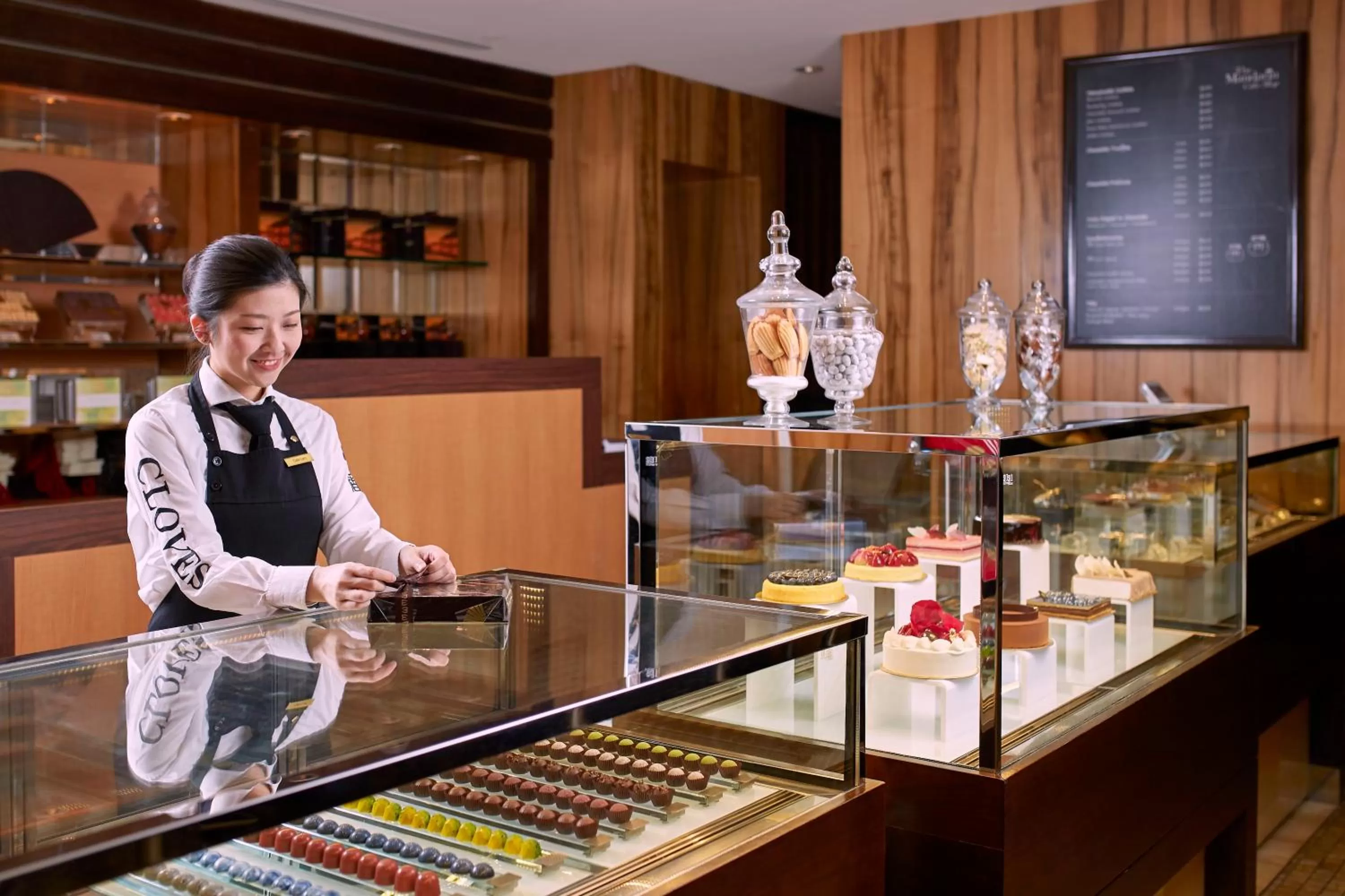 Restaurant/places to eat in Mandarin Oriental, Hong Kong