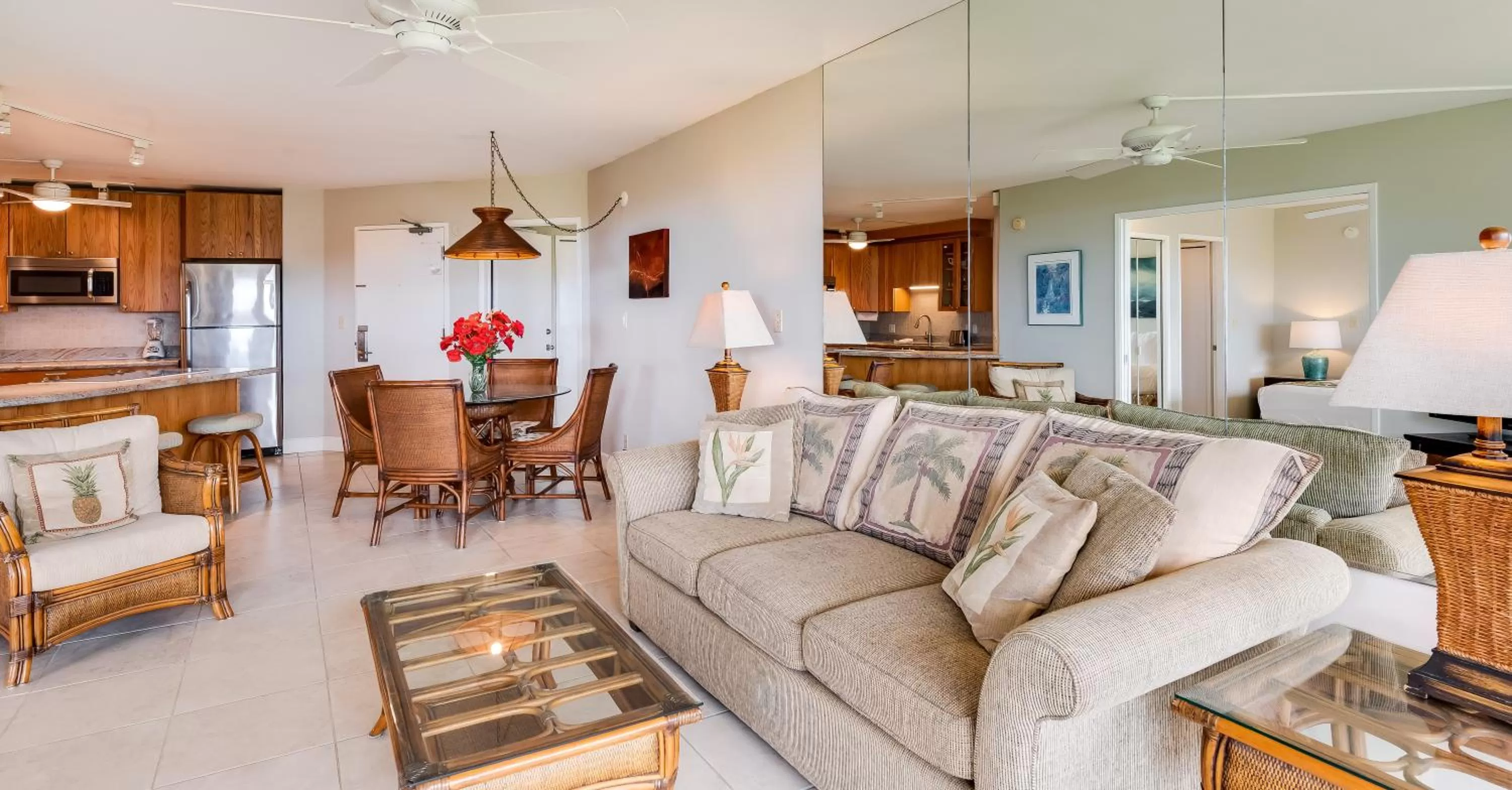 Living room, Seating Area in Castle Maui Banyan