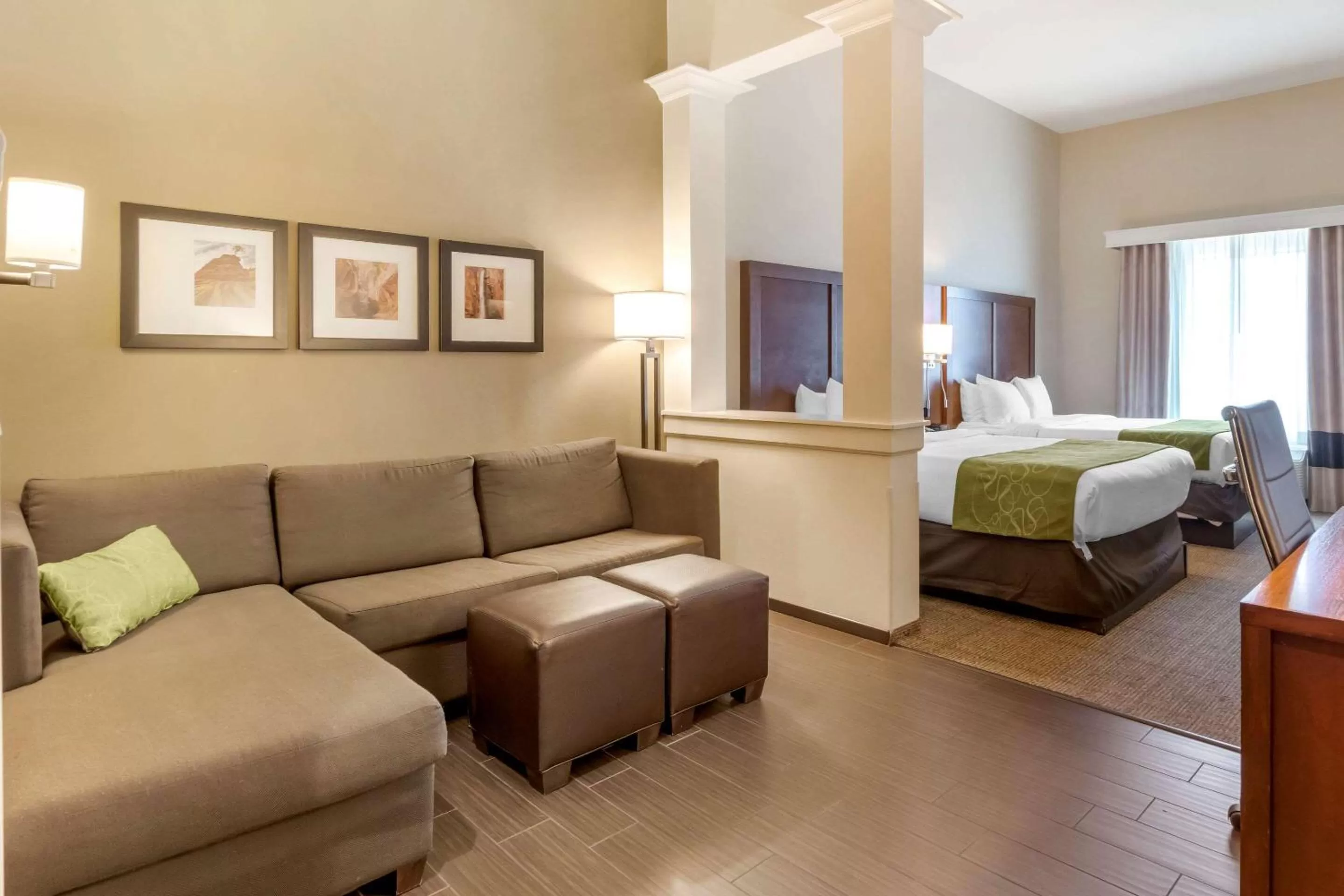 Photo of the whole room, Bed in Comfort Suites St George - University Area