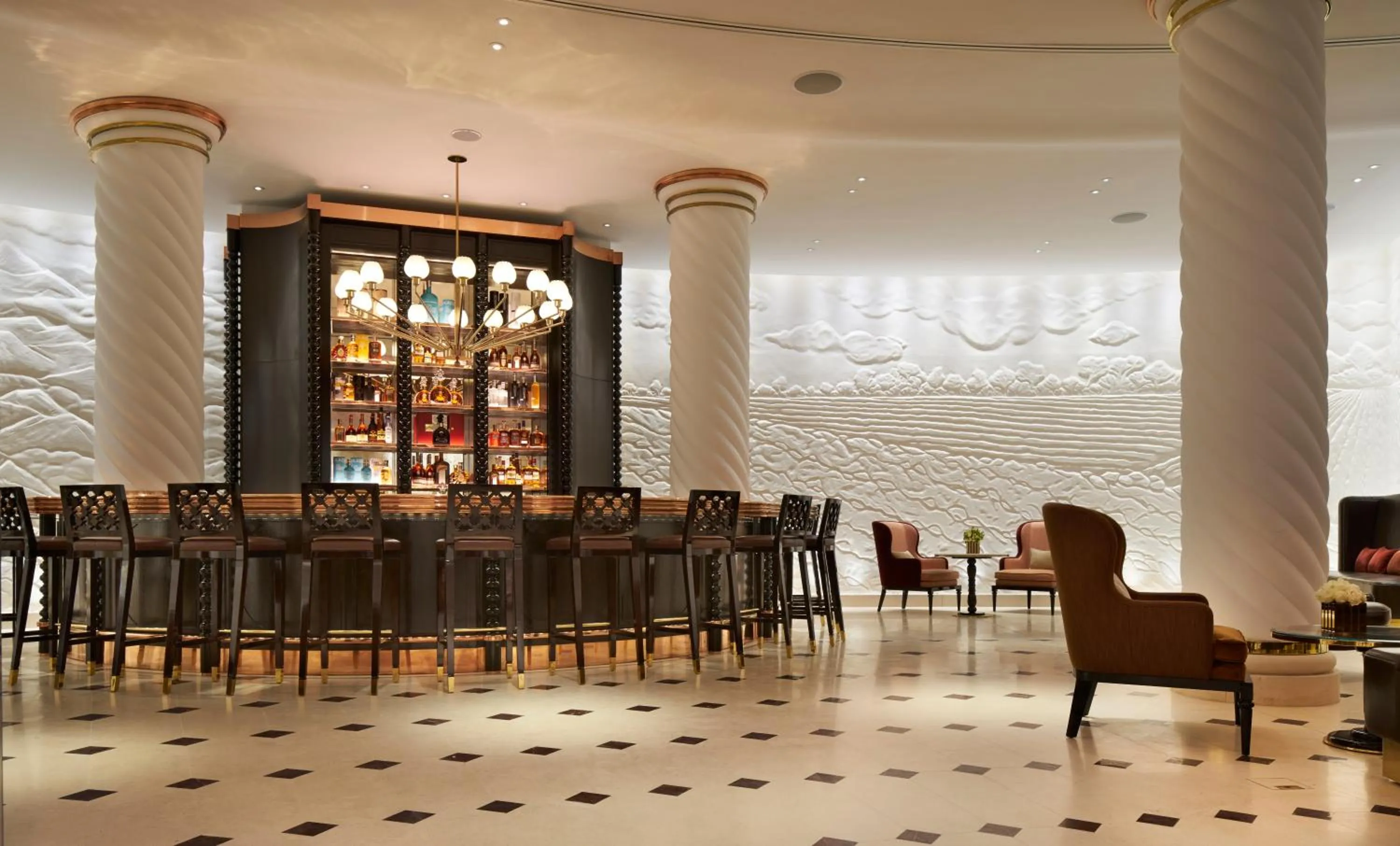 Lounge or bar in Four Seasons Hotel London at Tower Bridge