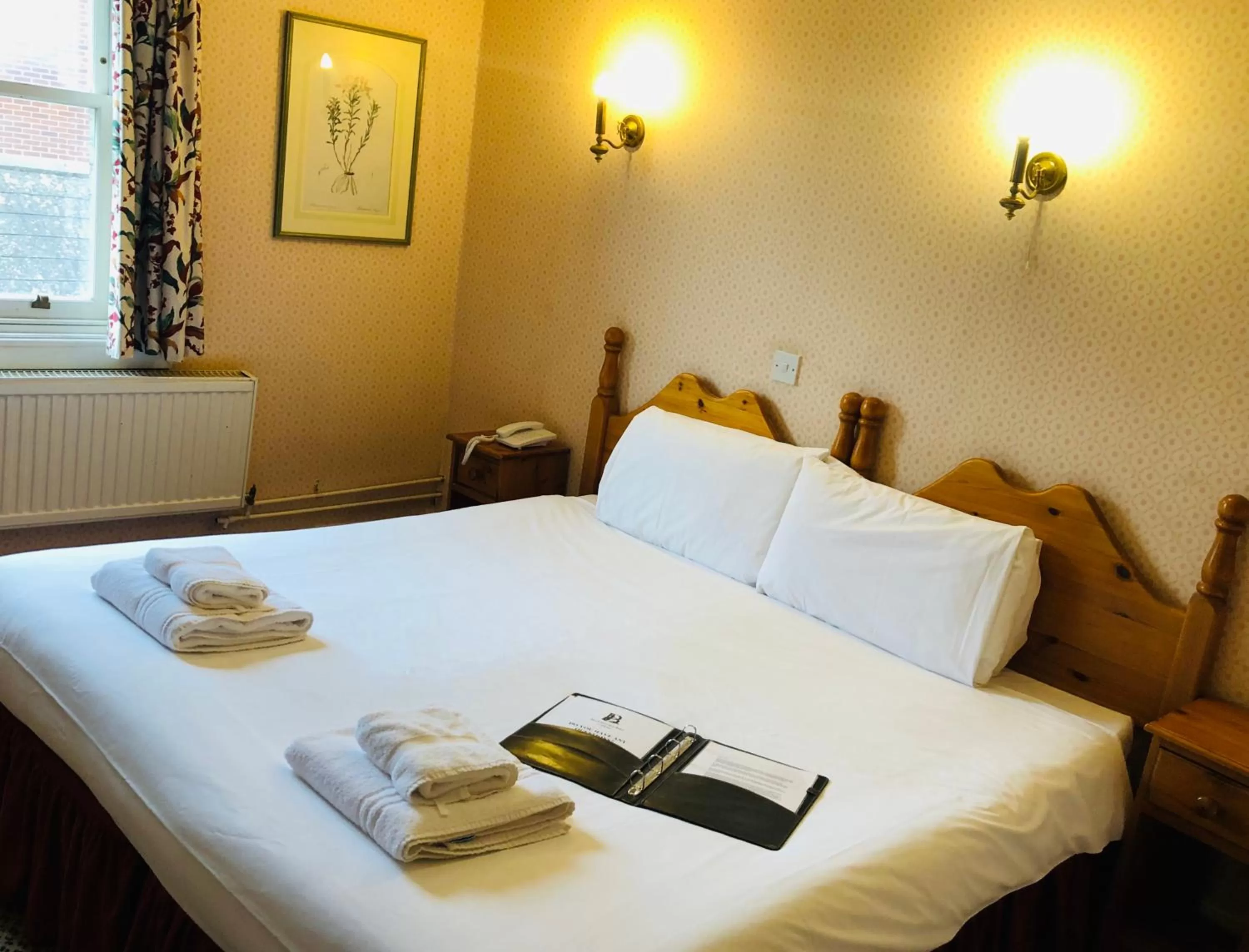 Bed in Brook Red Lion Hotel