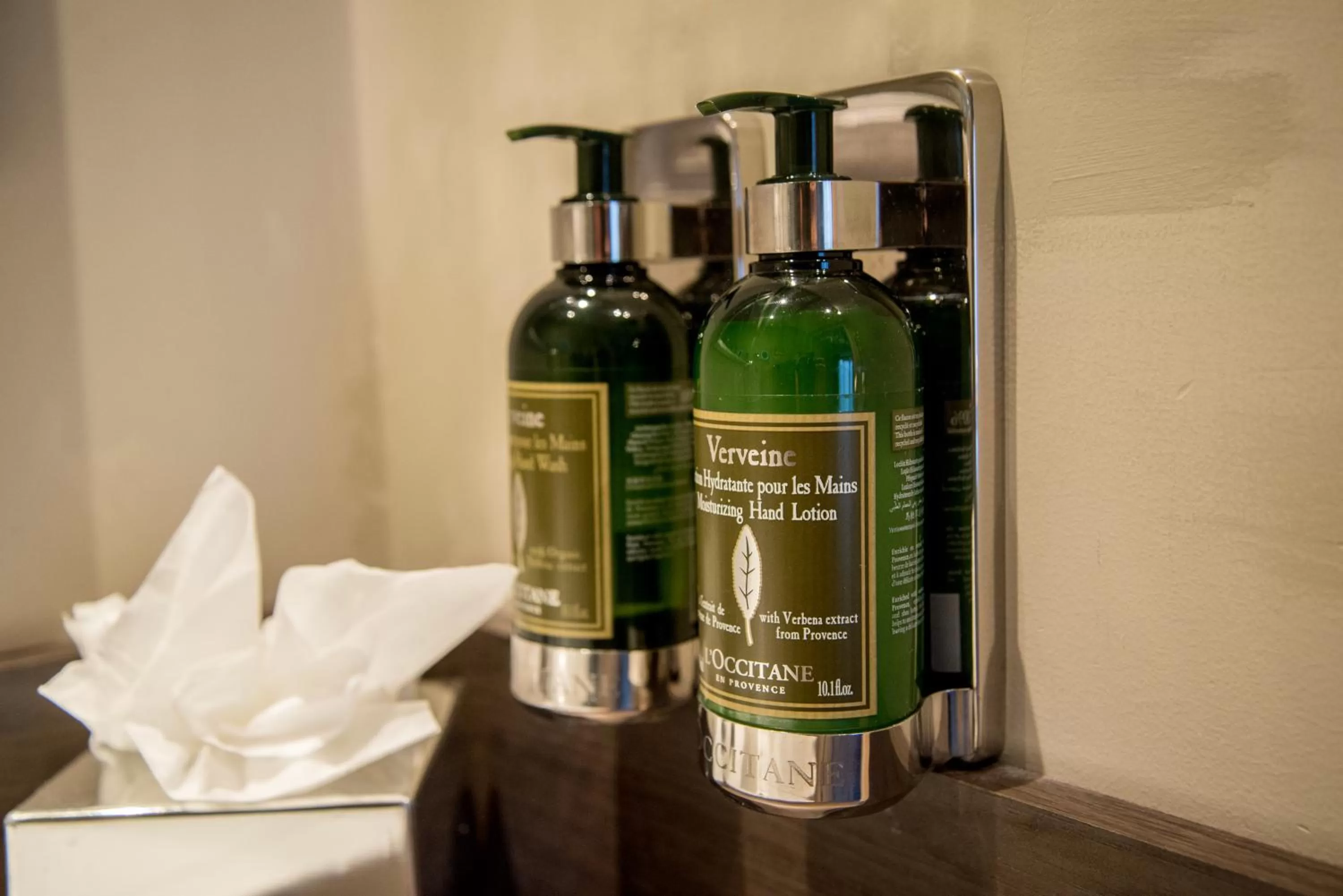 Shower, Drinks in Luxury Suites Amsterdam