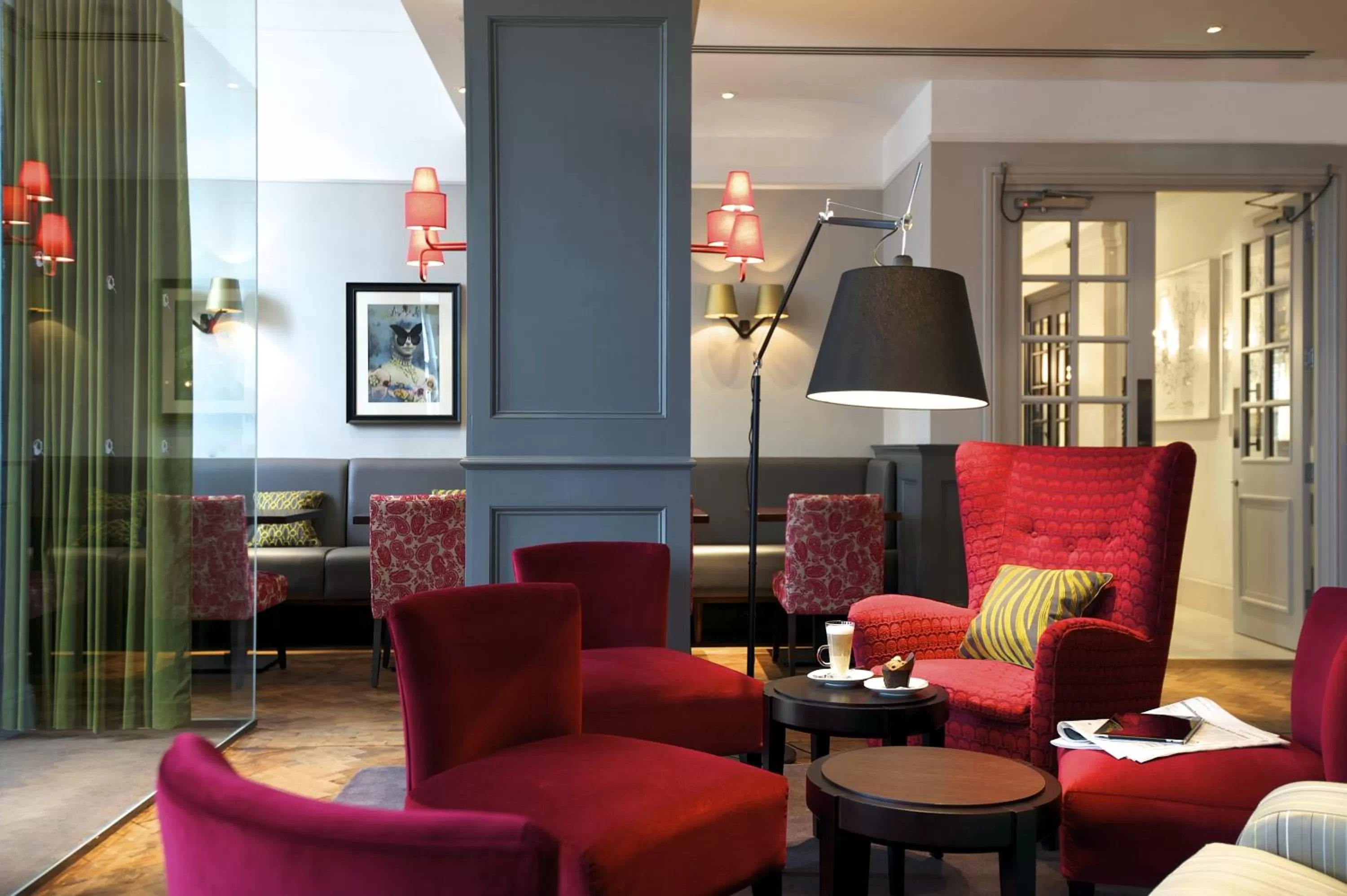 Lounge or bar in London Bridge Hotel