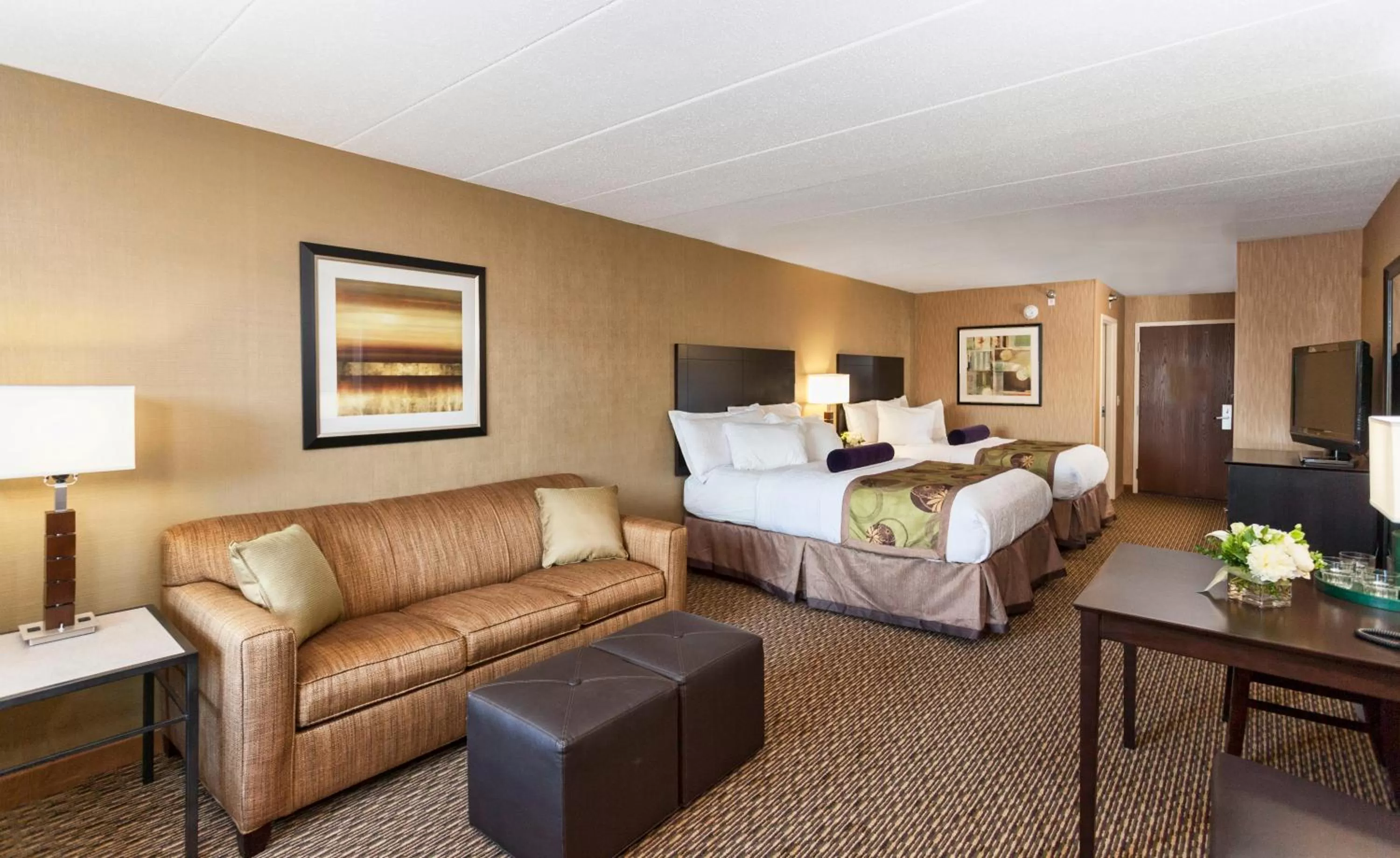 TV and multimedia, Seating Area in The Inn on Lake Superior