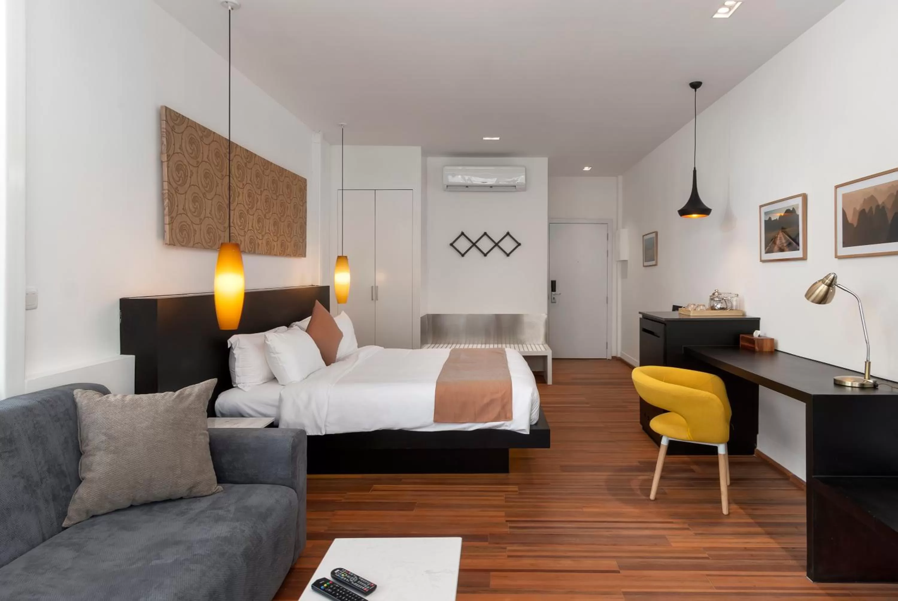 Seating area, Bed in TAO Riverside Residence