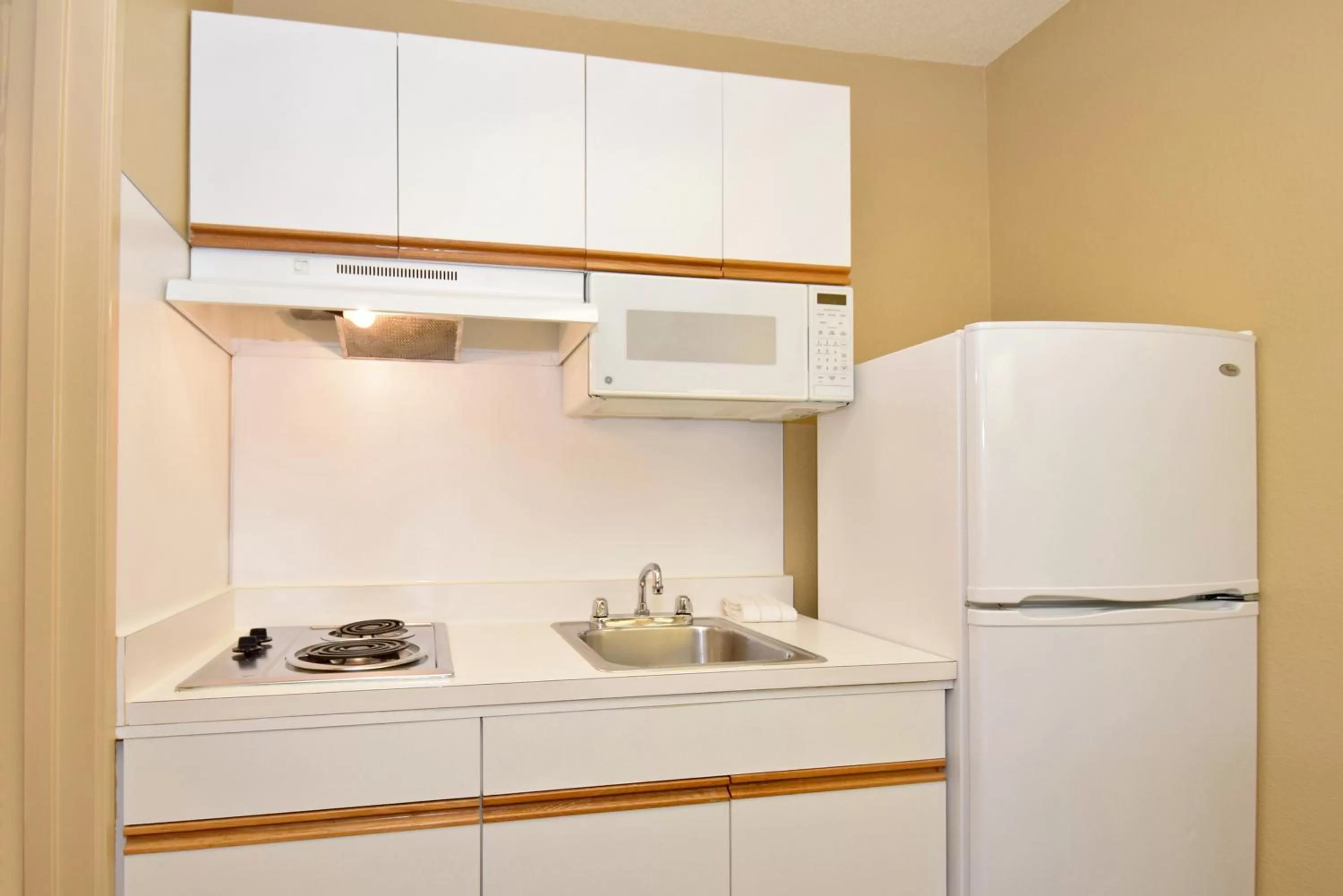 Kitchen or kitchenette in Extended Stay America Suites - Clearwater - Carillon Park