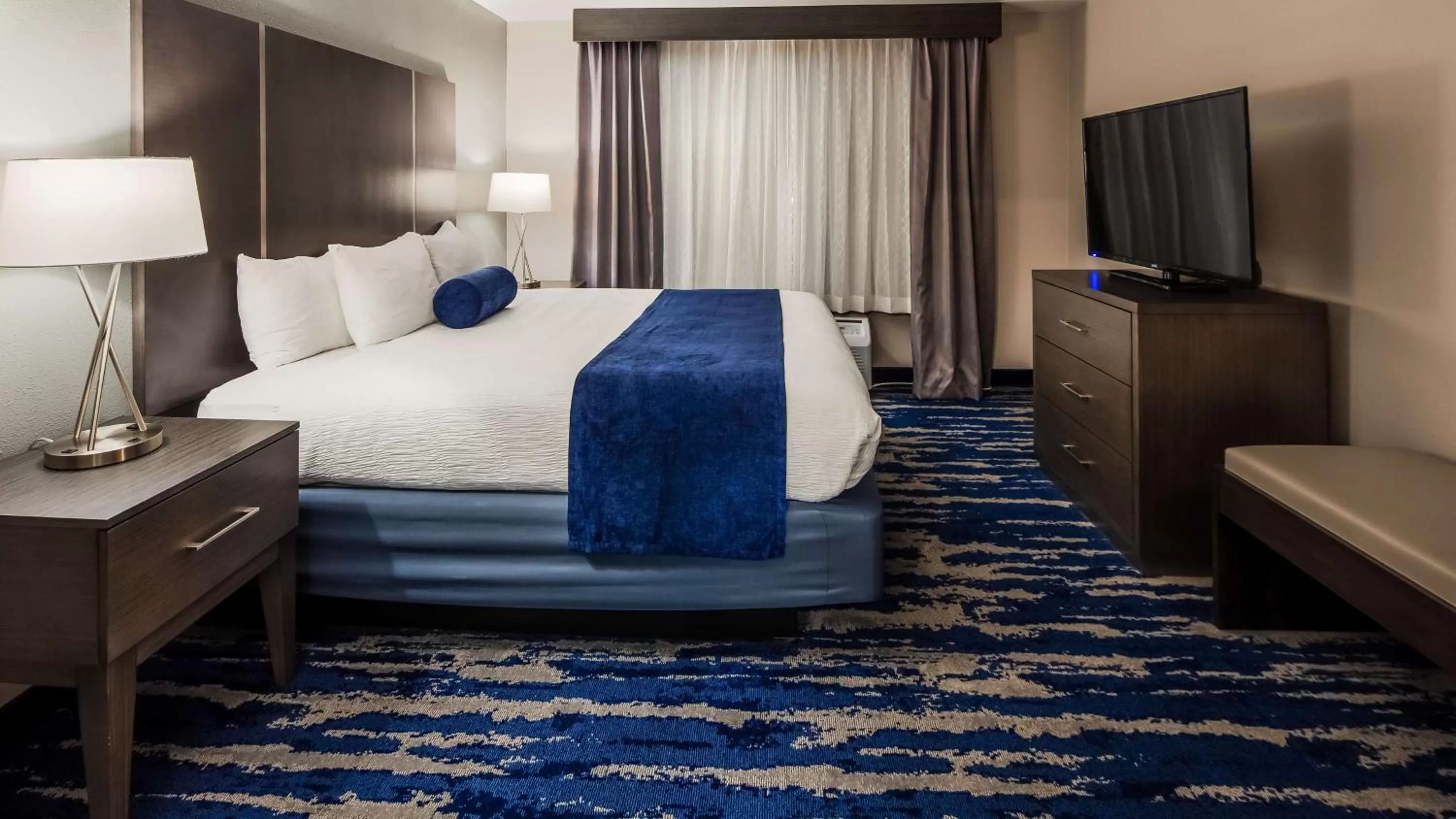 Photo of the whole room, Bed in Garner Hotel Longview South by IHG