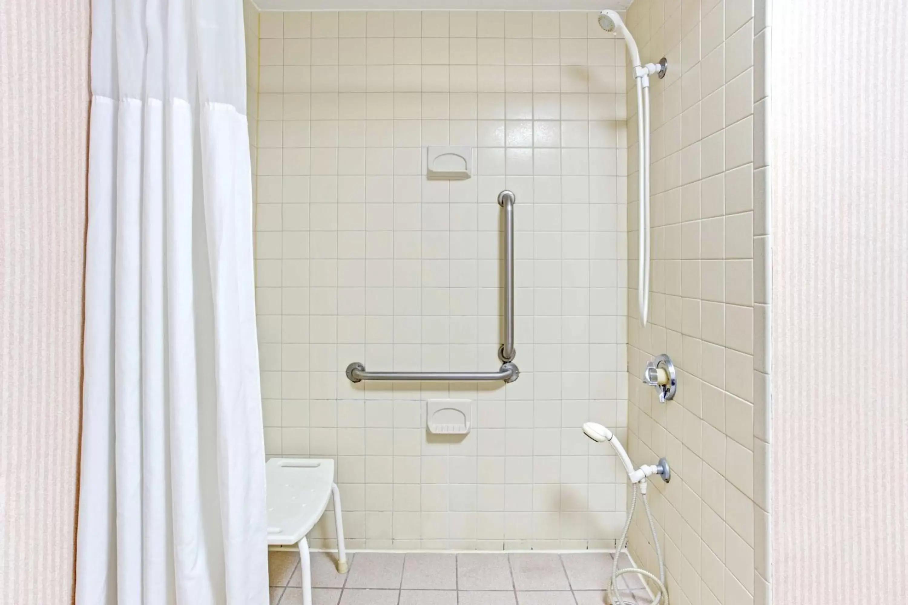 Double Room - Disability Access/Non-Smoking in Baymont by Wyndham Murfreesboro Double Room - Disability Access/Non-Smoking in Baymont by Wyndham Murfreesboro