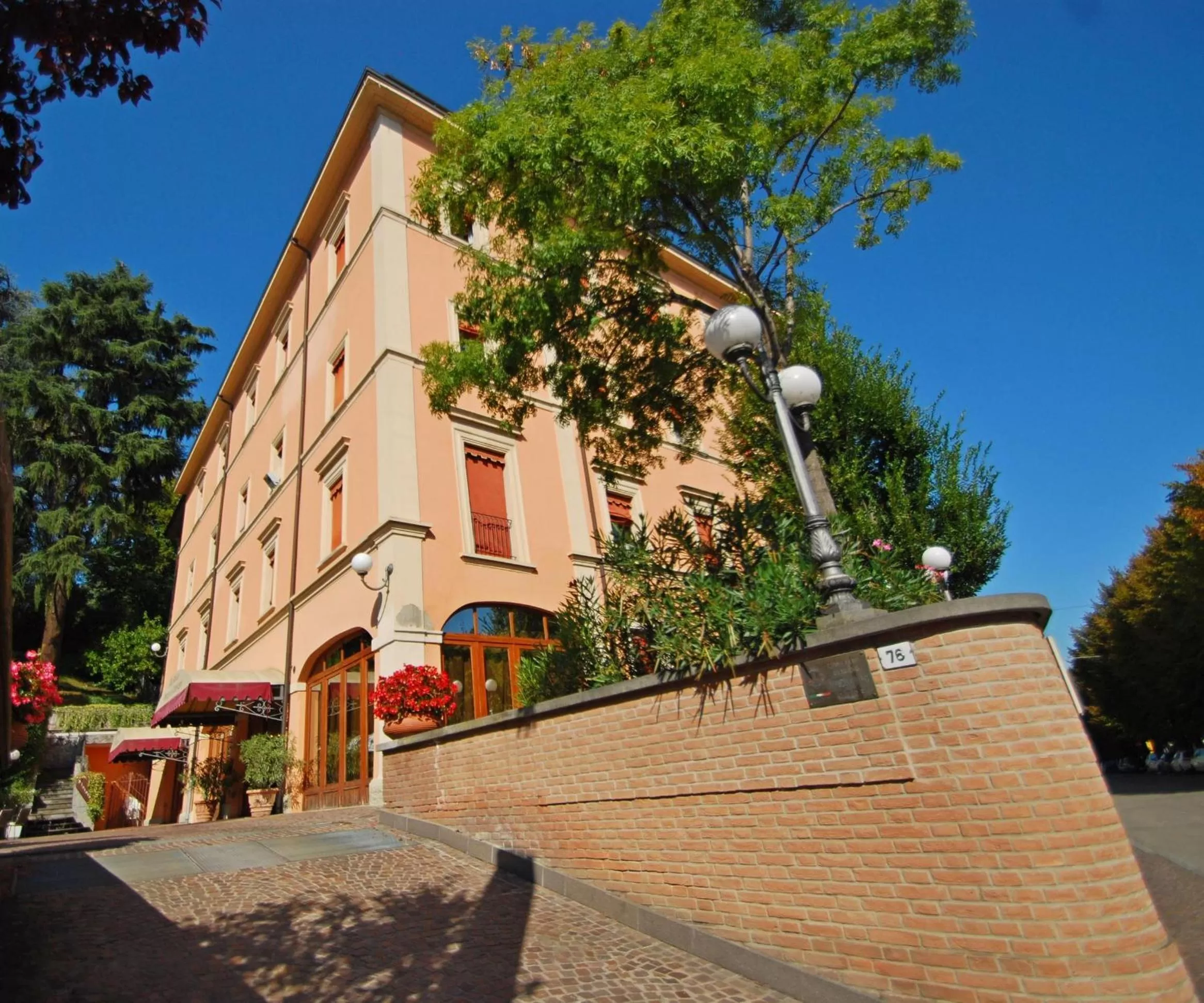 Property building in Alla Rocca Hotel Conference & Restaurant
