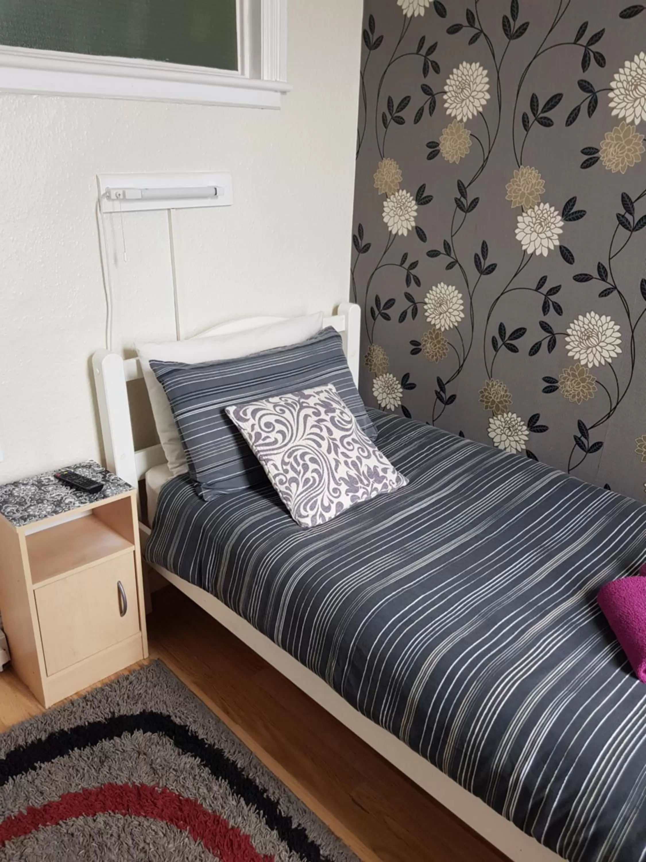 Bedroom, Bed in Sunnyside Hotel