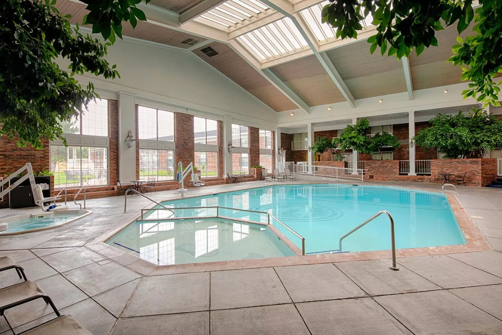 Swimming pool in Red Lion Hotel Pocatello