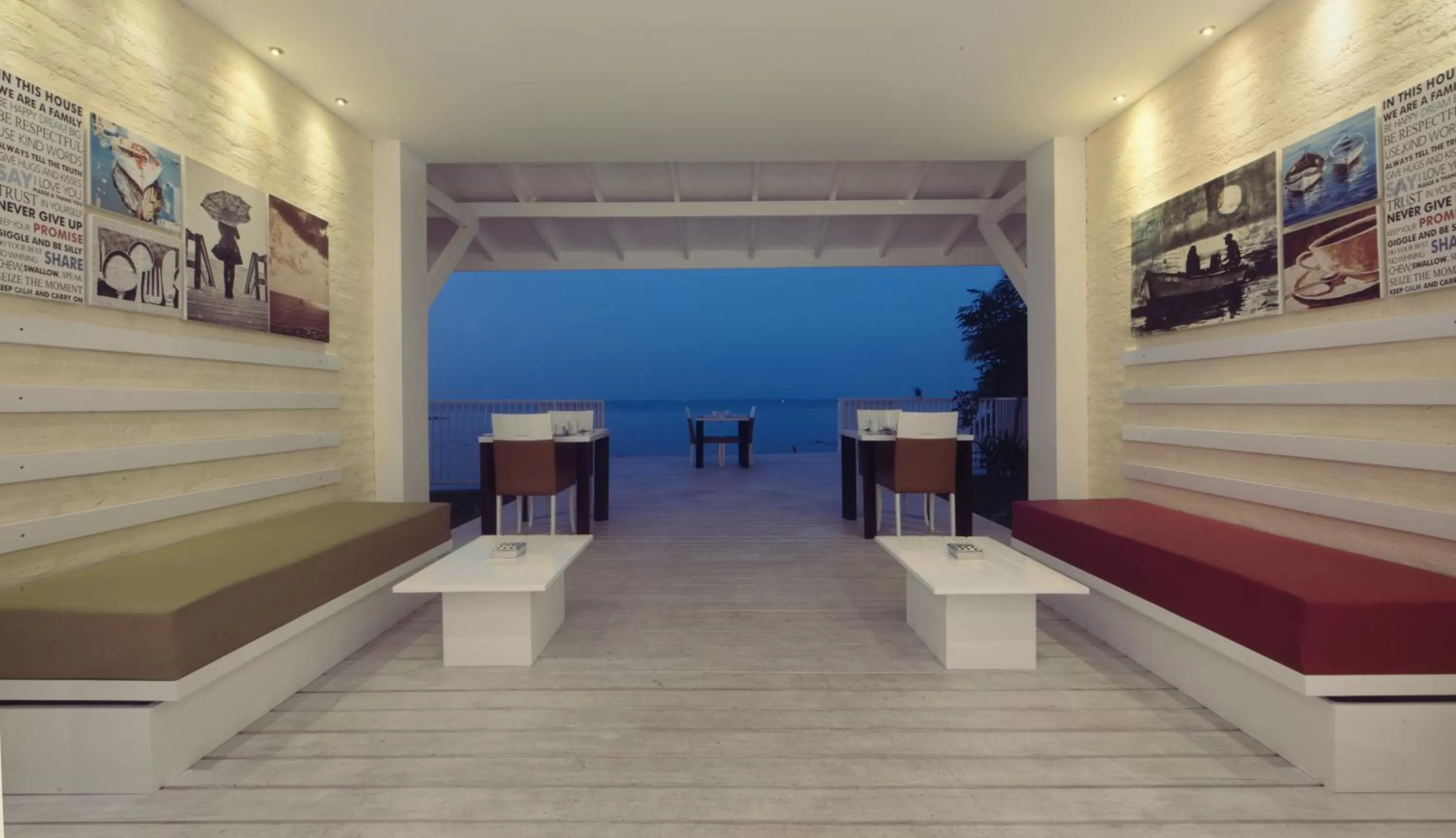 Decorative detail in Hush Lagoon 30