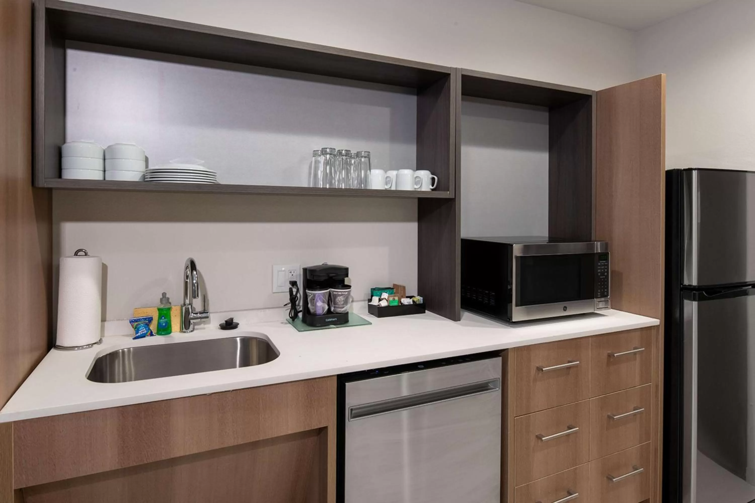 Kitchen or kitchenette in Home2 Suites By Hilton Raynham Taunton