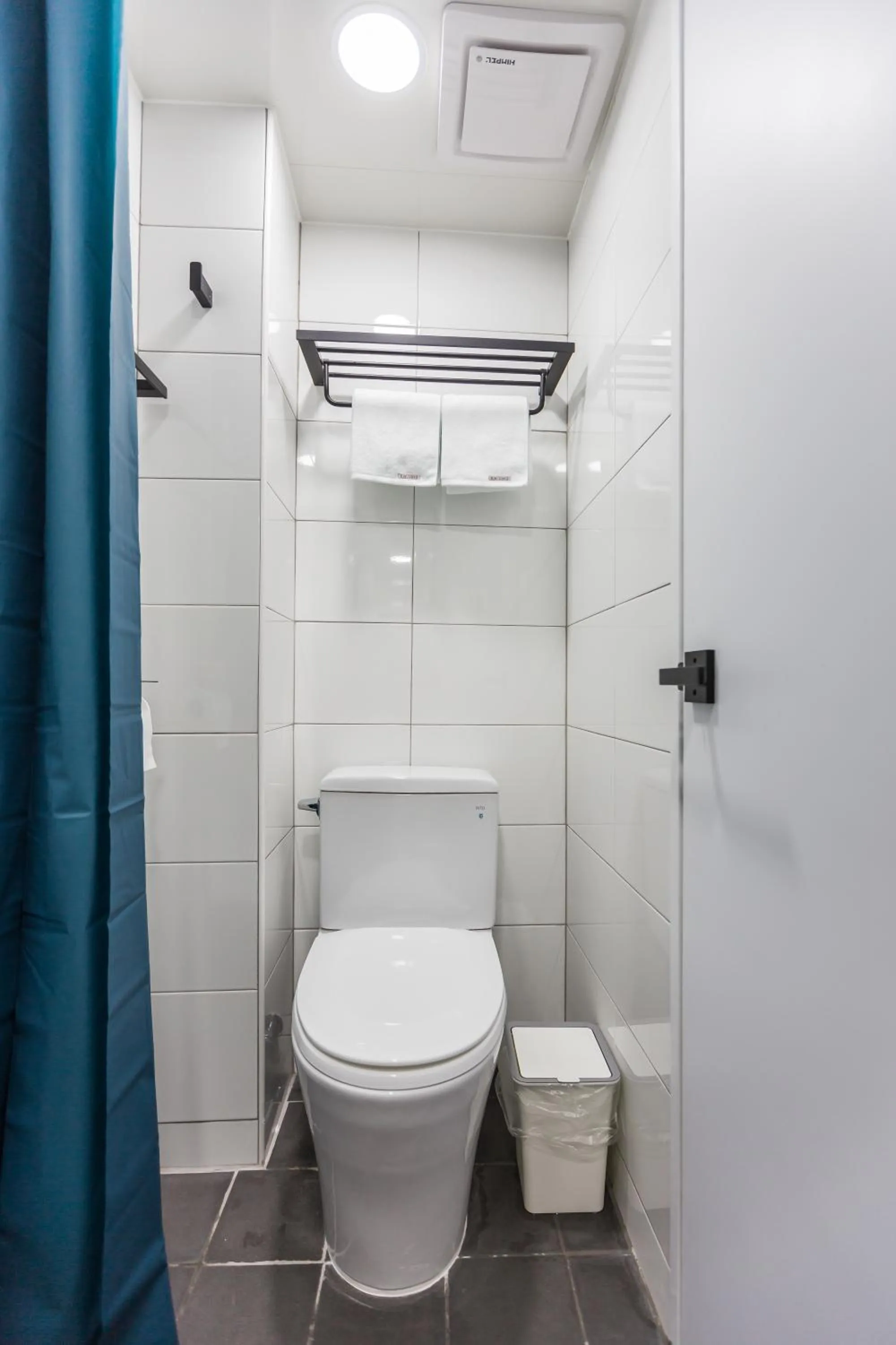 Shower in Hotel Baroato 2nd