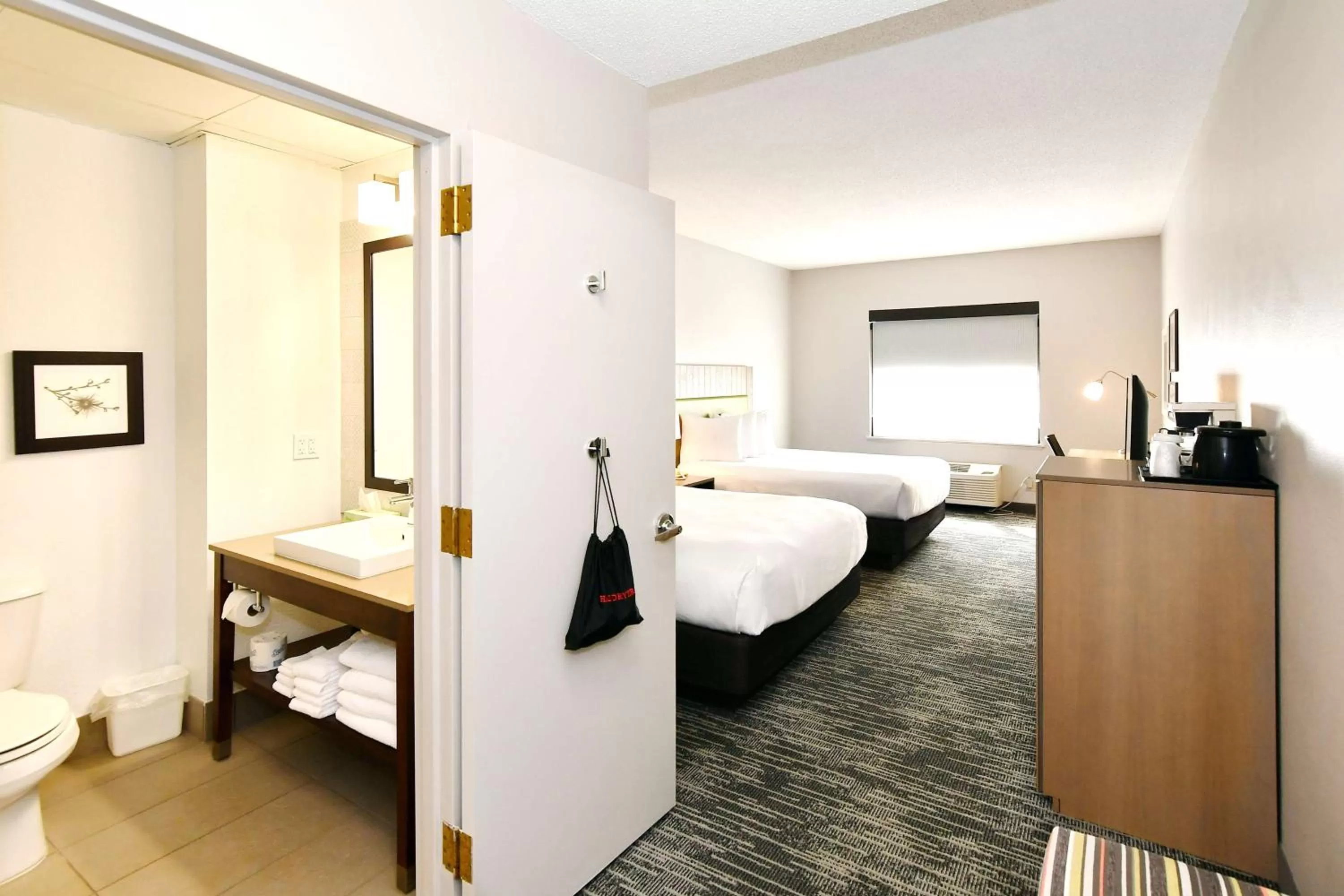 Bedroom in Country Inn & Suites by Radisson, Mount Morris, NY