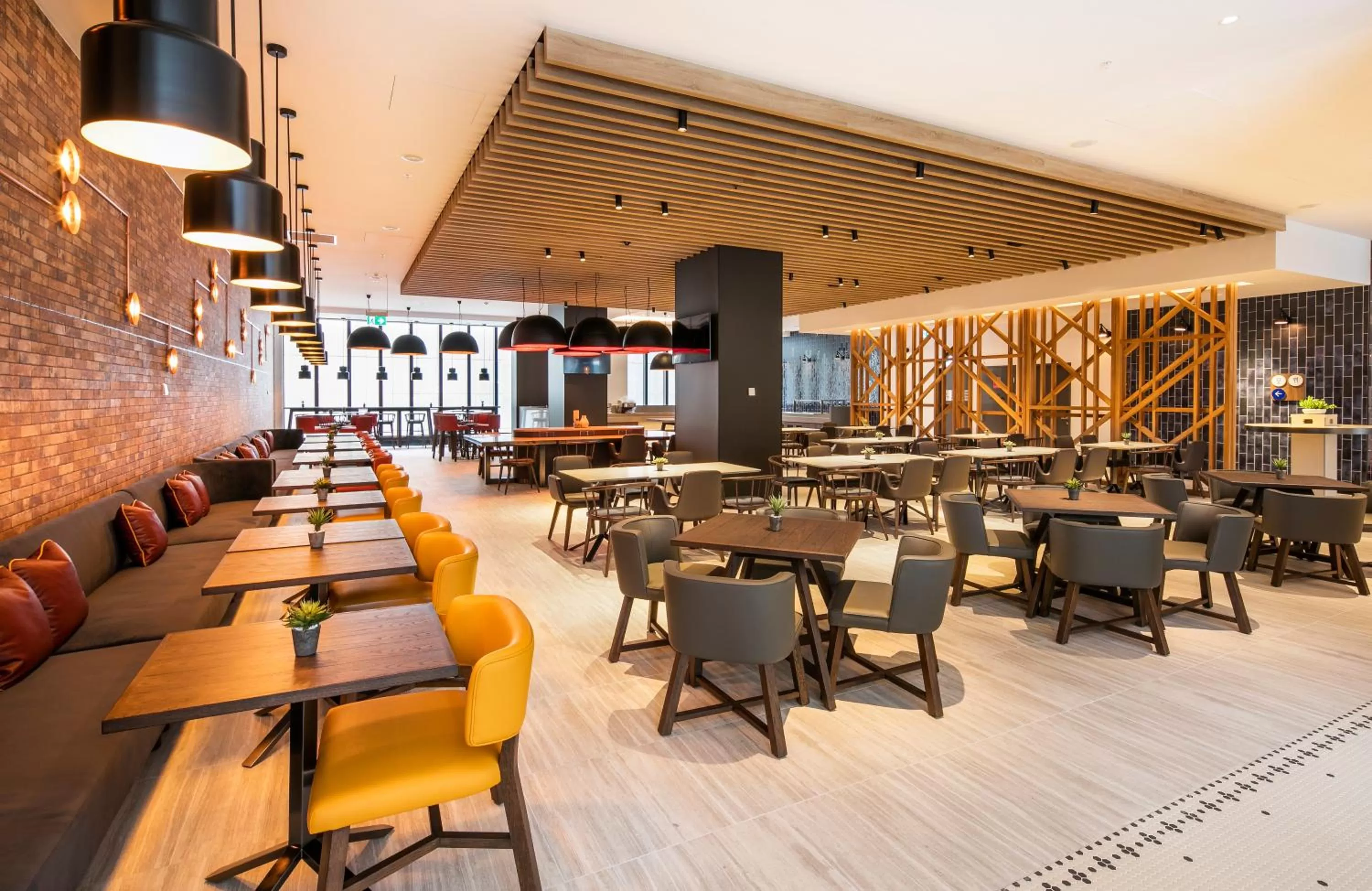 Restaurant/places to eat in Holiday Inn Express Melbourne Little Collins by IHG