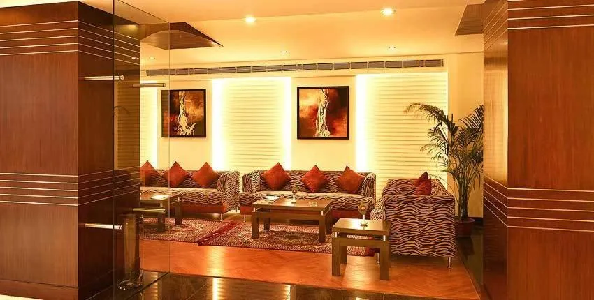 Communal lounge/ TV room in Hotel Hindusthan International, Varanasi