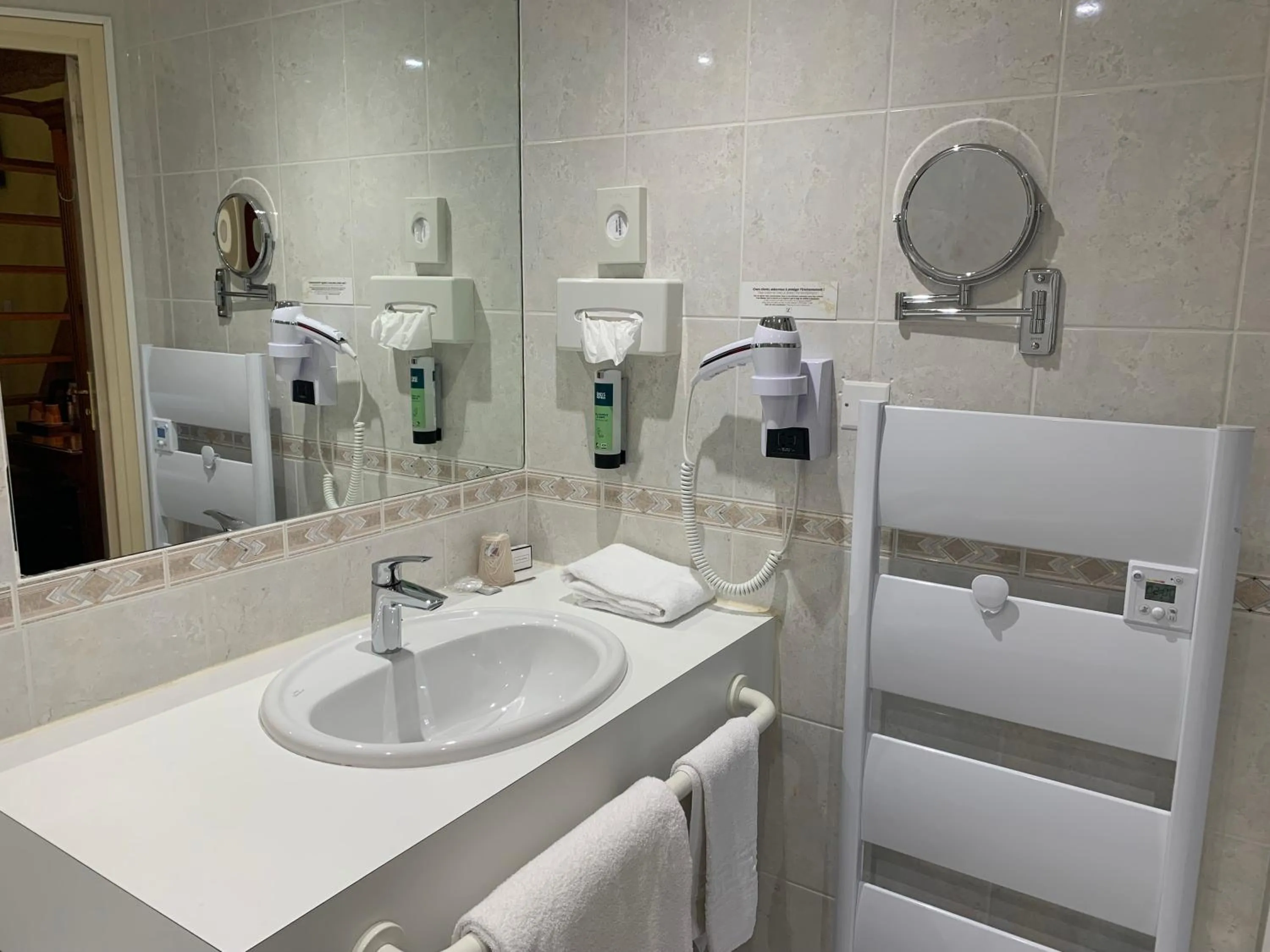 Bathroom in Logis Hôtel Restaurant Le Moulin de la Coudre