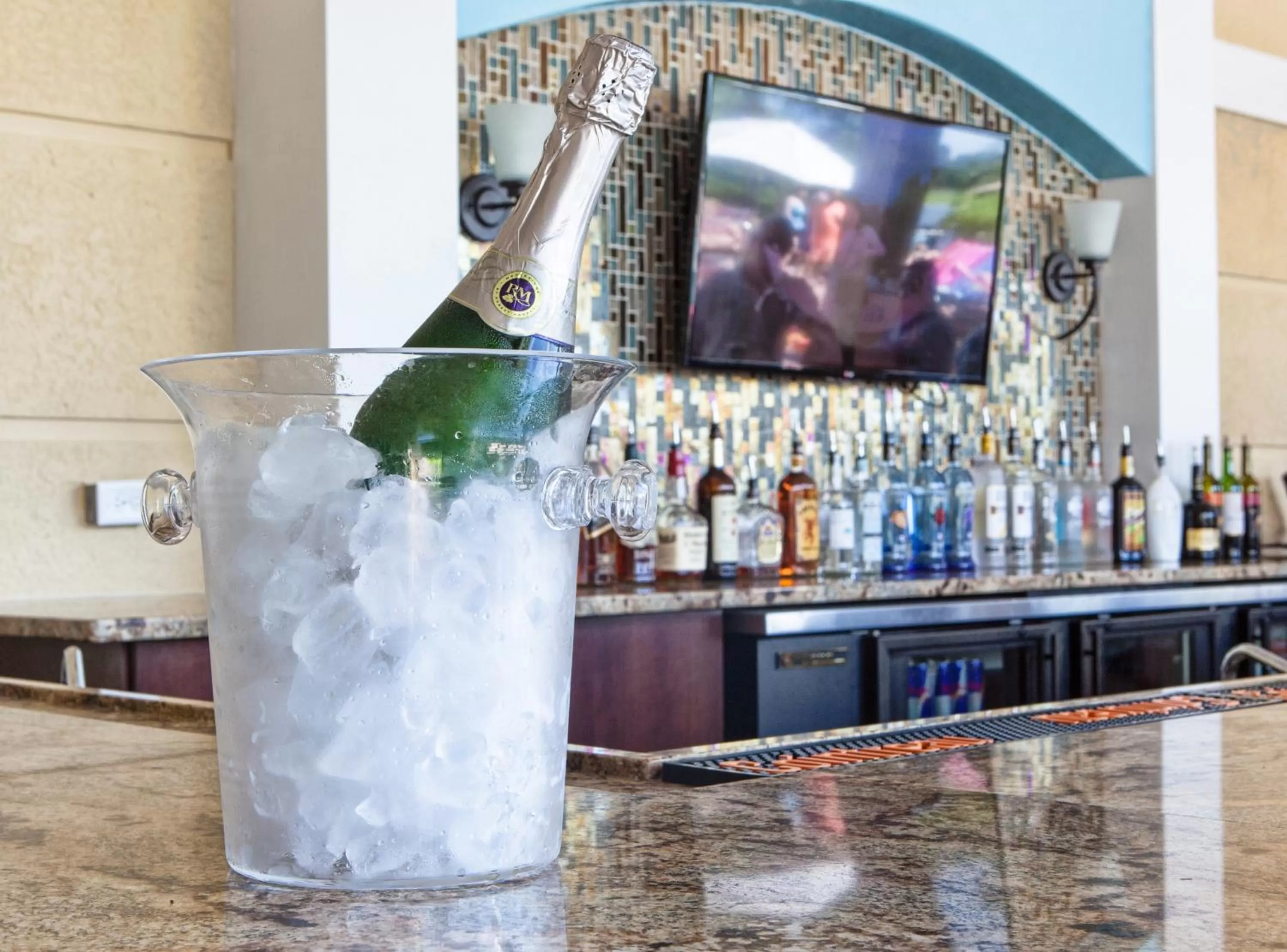 Lounge or bar in Vista Cay Resort by Millenium at Universal Blvd.