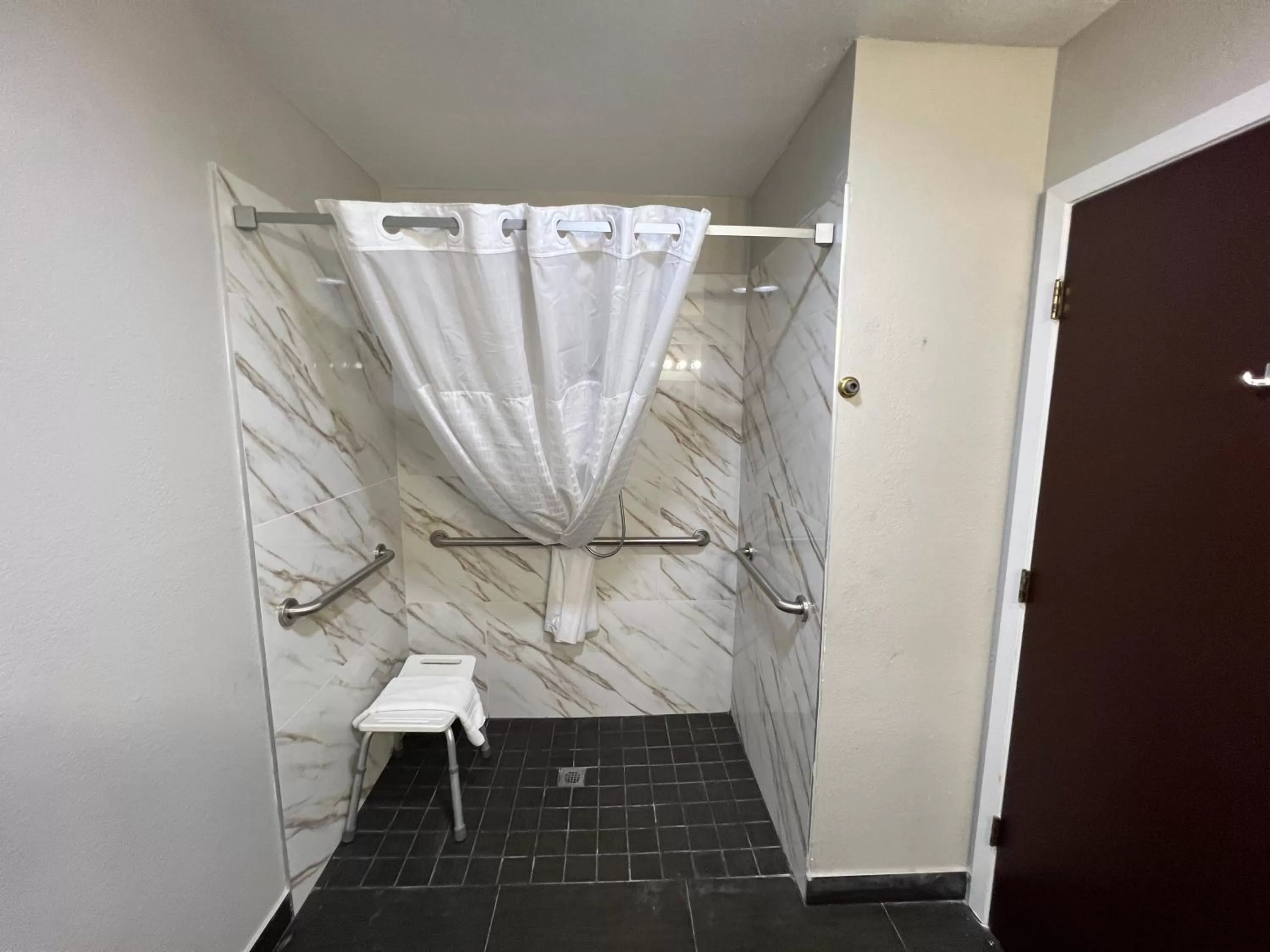 Shower in Super 8 by Wyndham Lake Charles/Sulphur