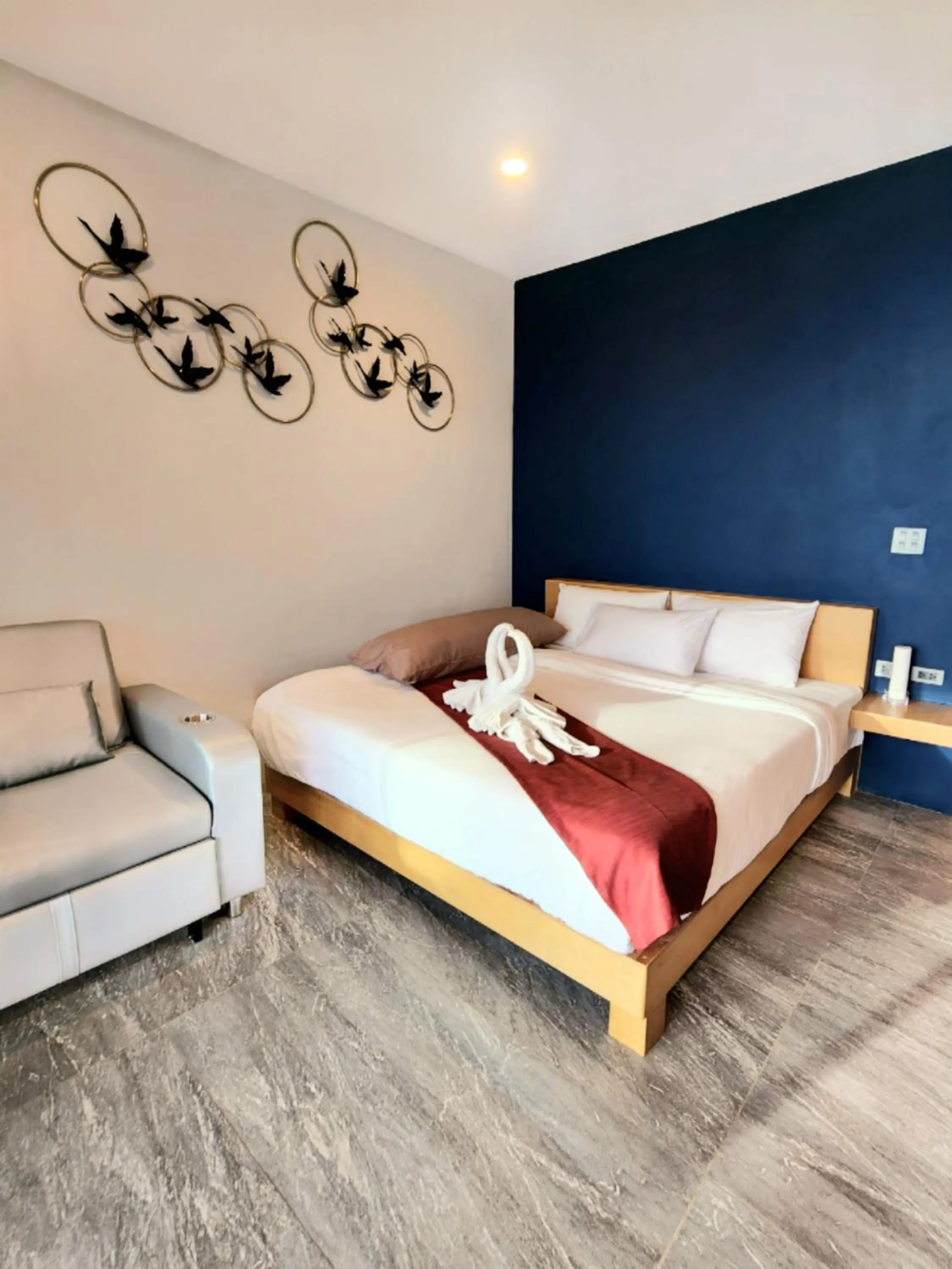 Photo of the whole room, Bed in Cliff Lanta Suite-Koh Lanta Krabi