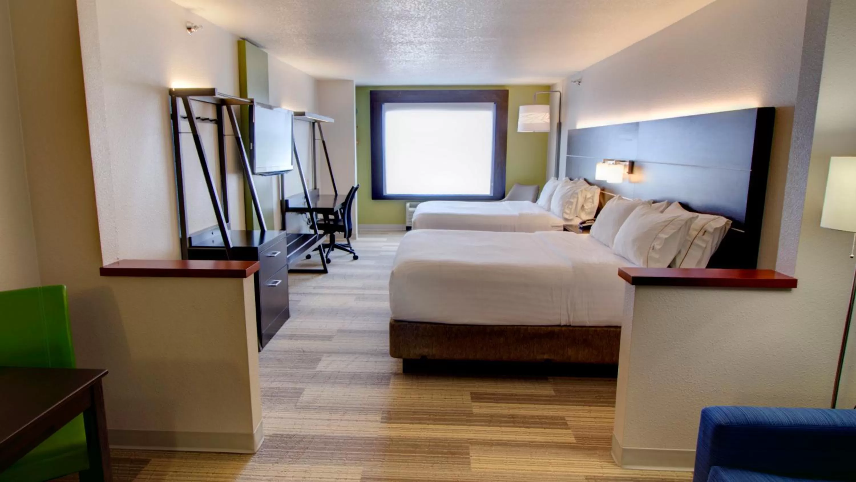 Bedroom, Bed in Holiday Inn Express & Suites Sioux Center by IHG