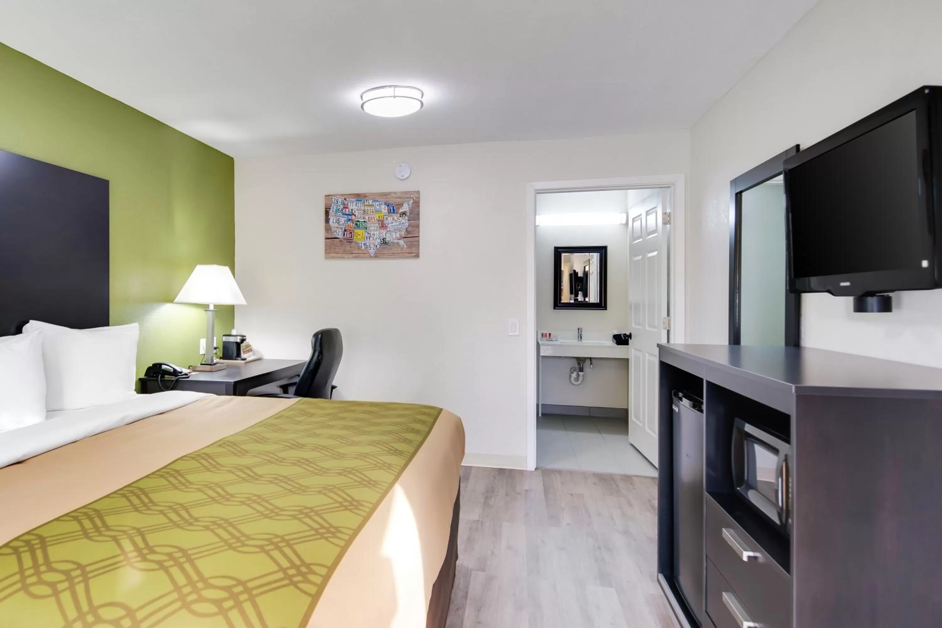 Bed in Super 8 by Wyndham Palestine TX