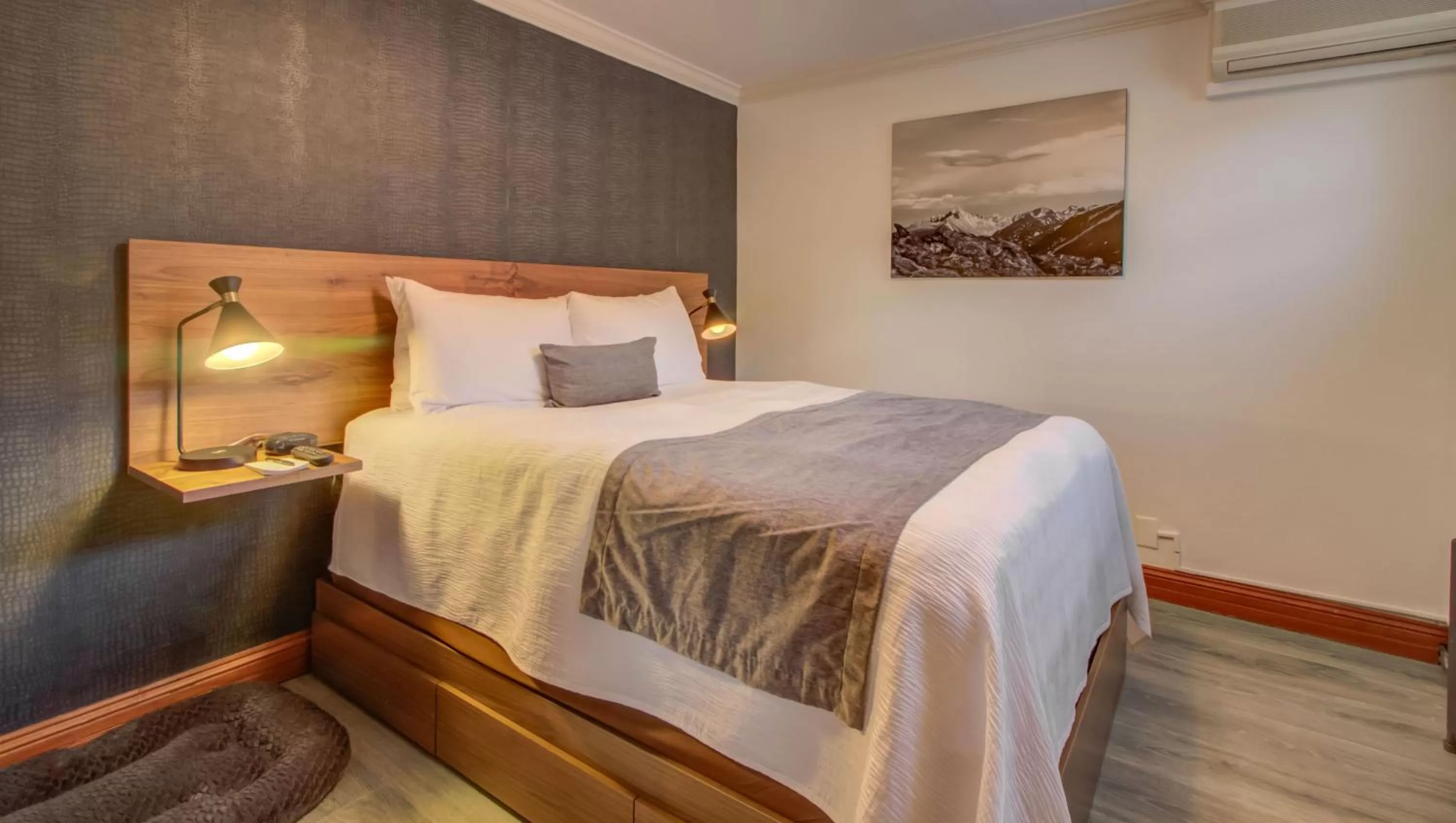 Bedroom, Bed in The Bristol Hotel