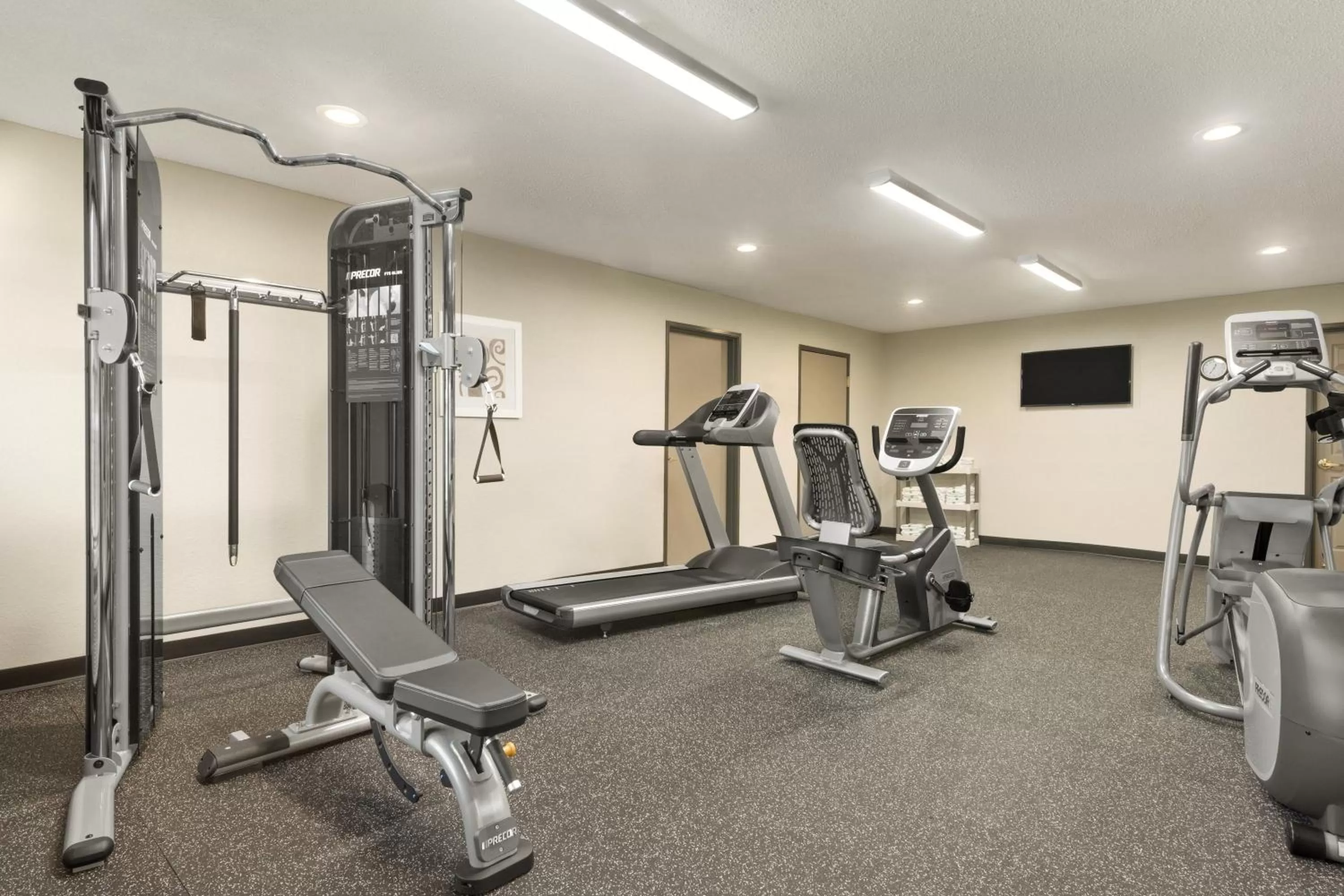 Fitness centre/facilities in Country Inn & Suites by Radisson, Platteville, WI