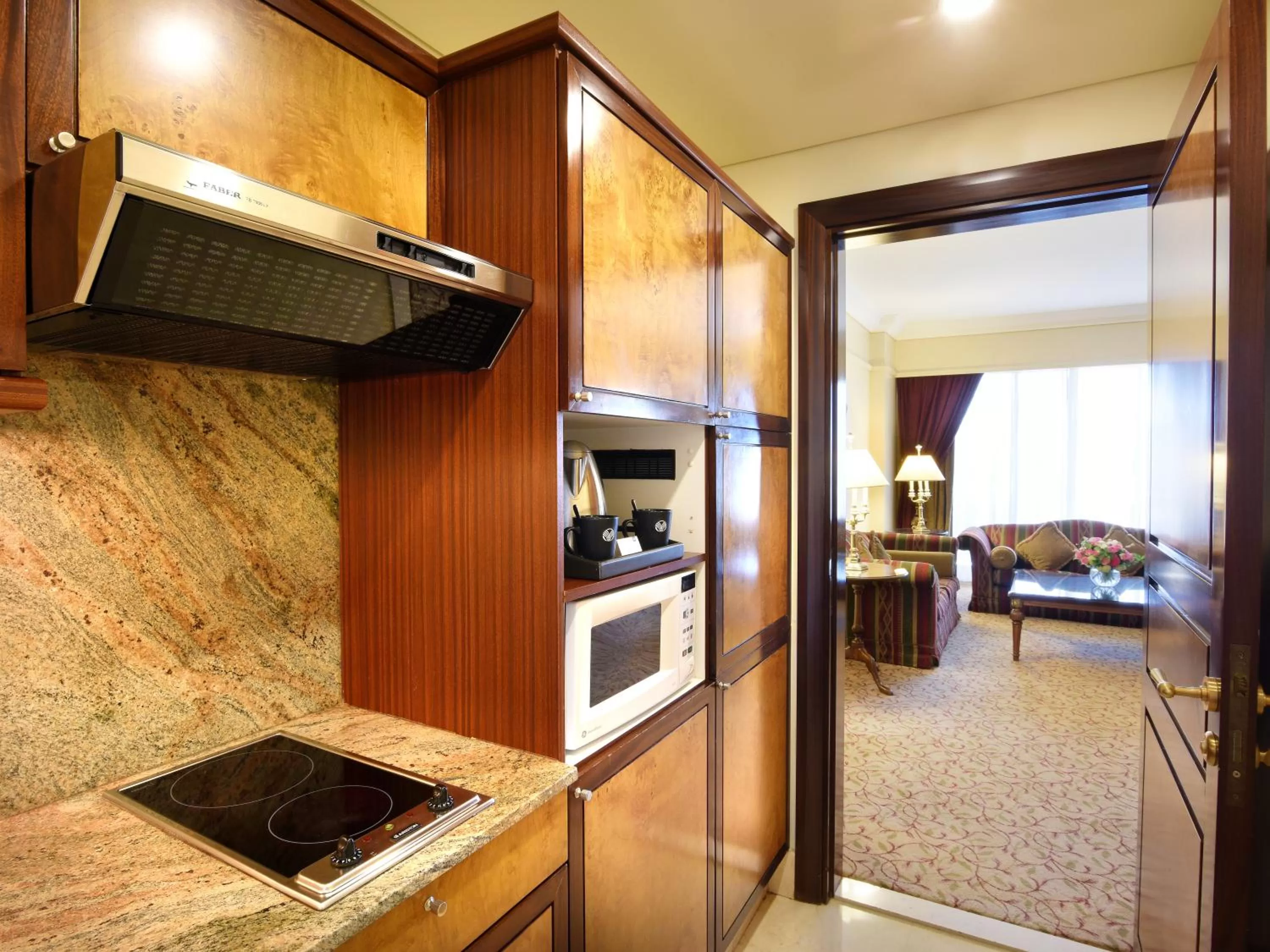 Coffee/tea facilities in Gefinor Rotana – Beirut