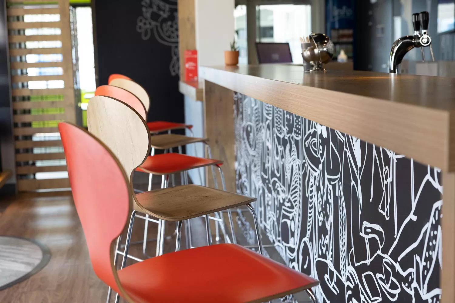 Lounge or bar in ibis Perpignan Sud Saint Charles