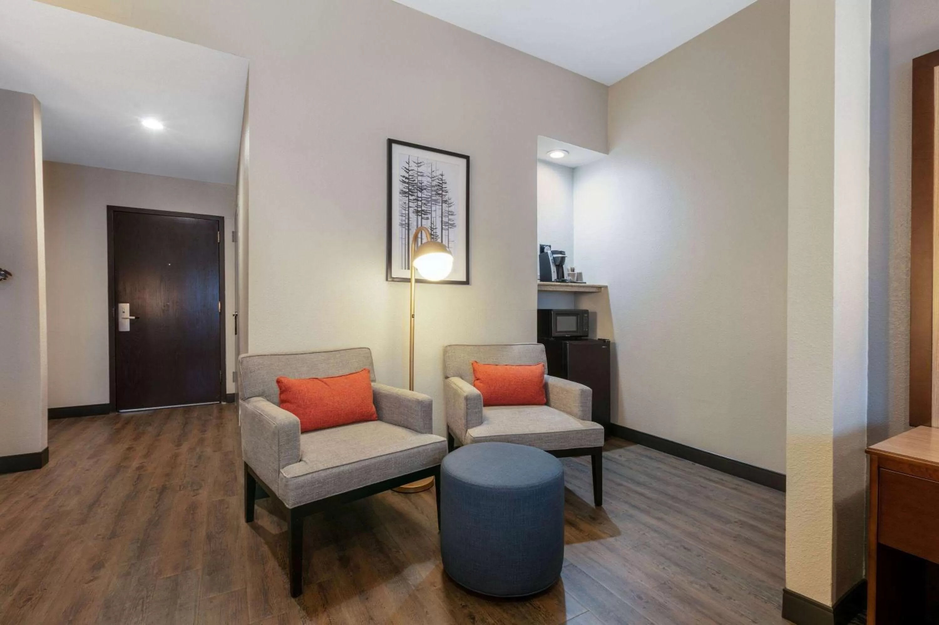 Photo of the whole room in Wingate by Wyndham - DFW North