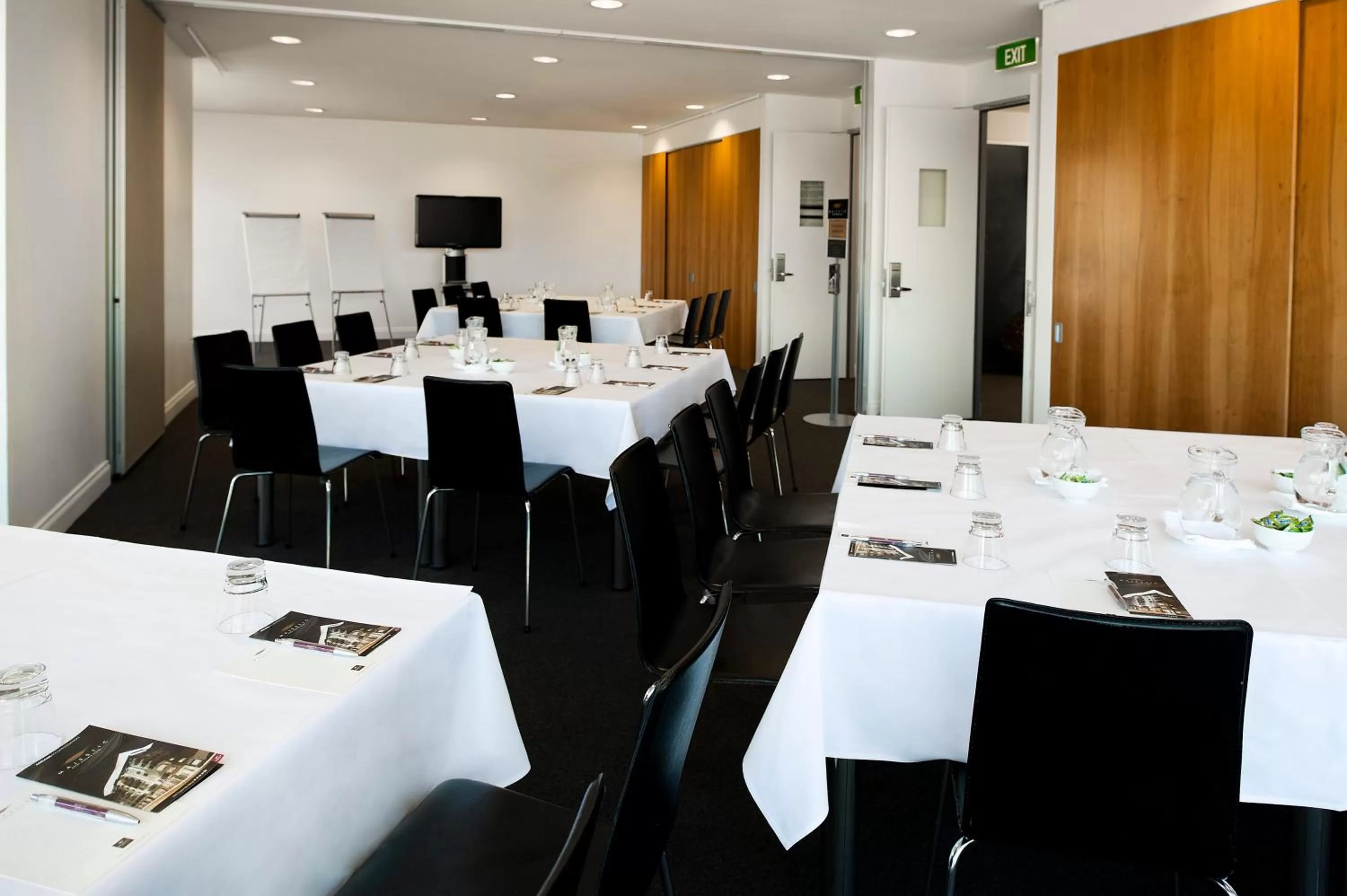 Business facilities in Majestic Roof Garden Hotel