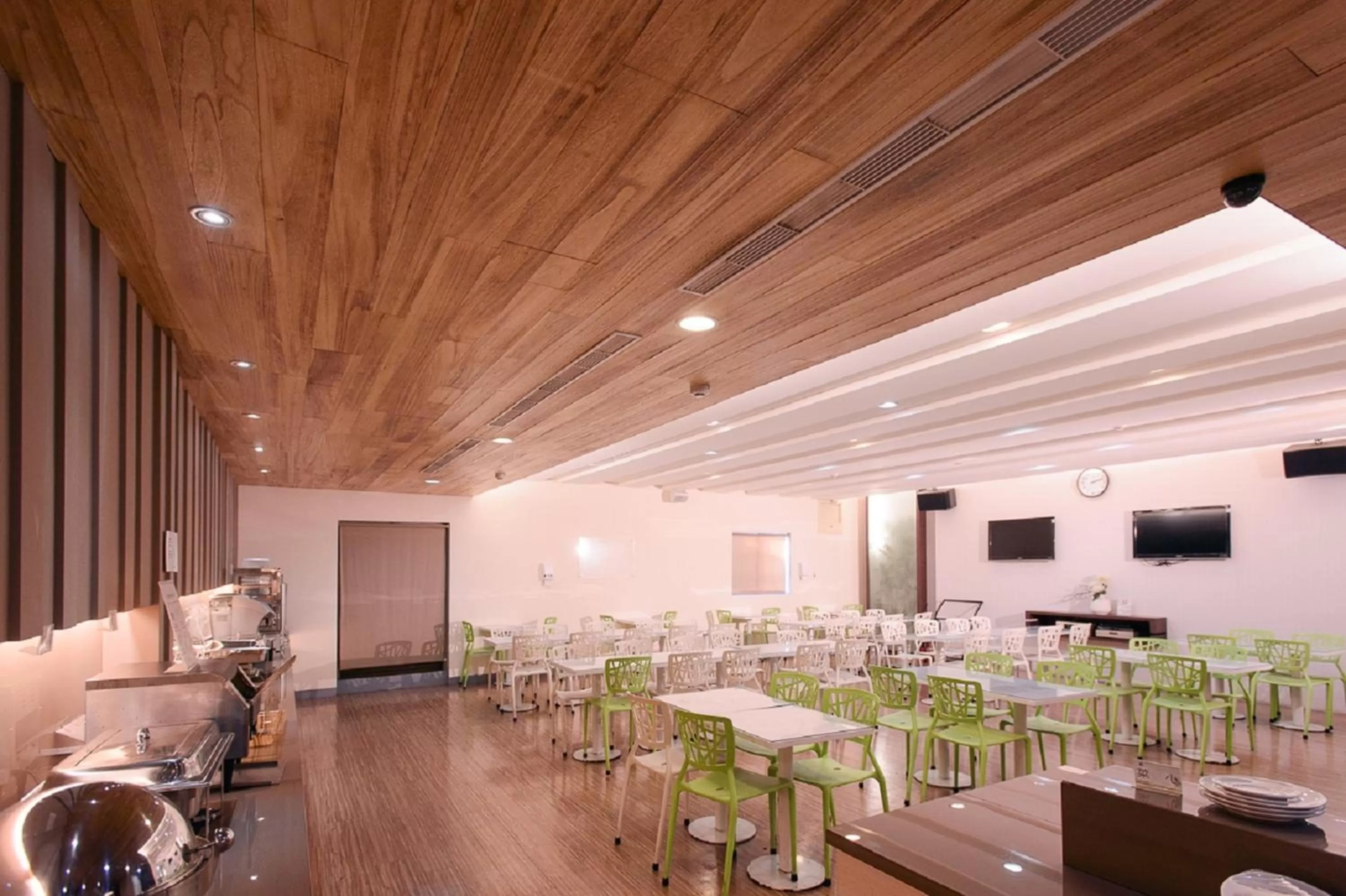 Restaurant/places to eat in Kiwi Express Hotel - Kaohsiung Station