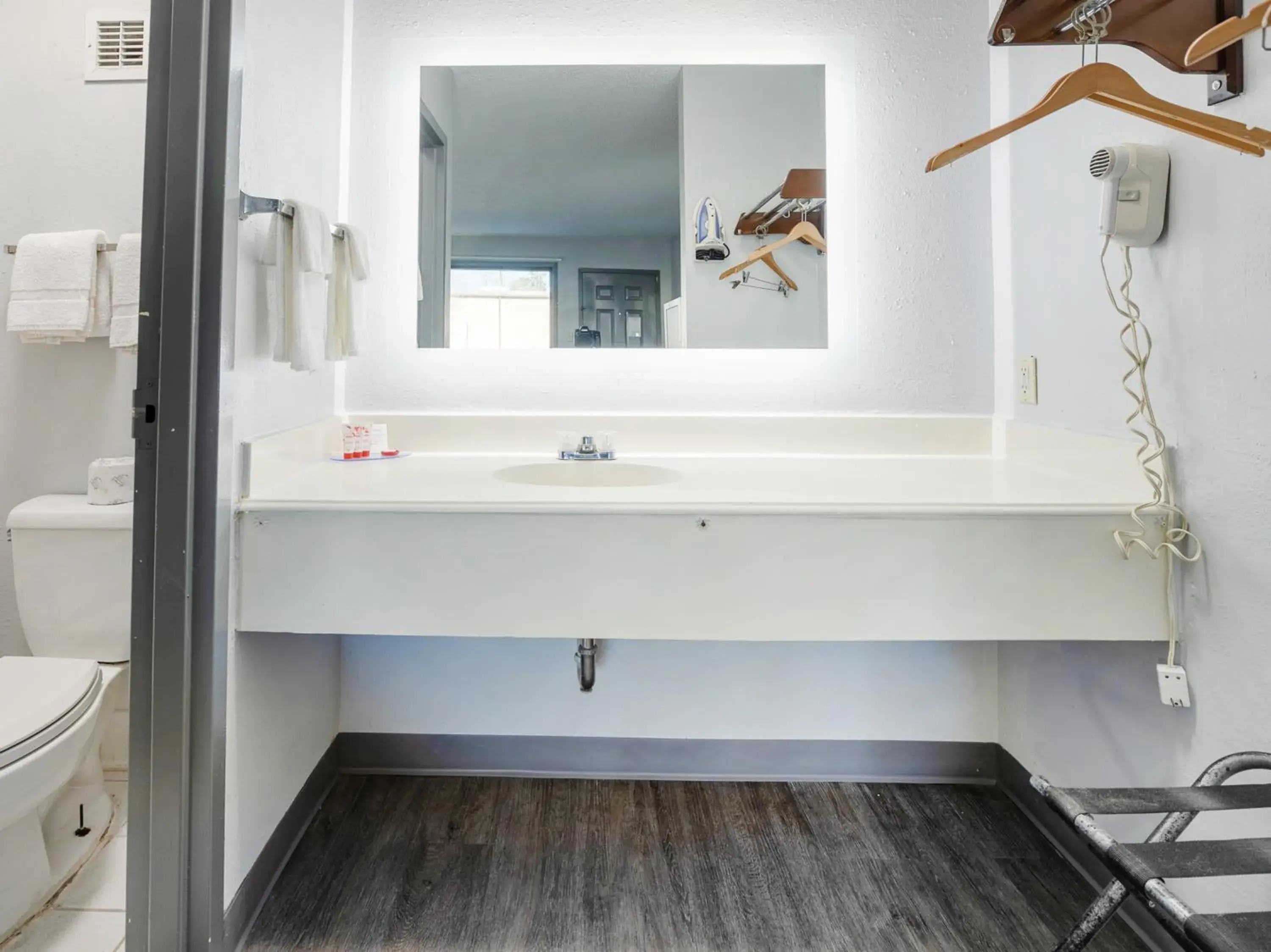 King Room in Quality Inn King Room in Quality Inn