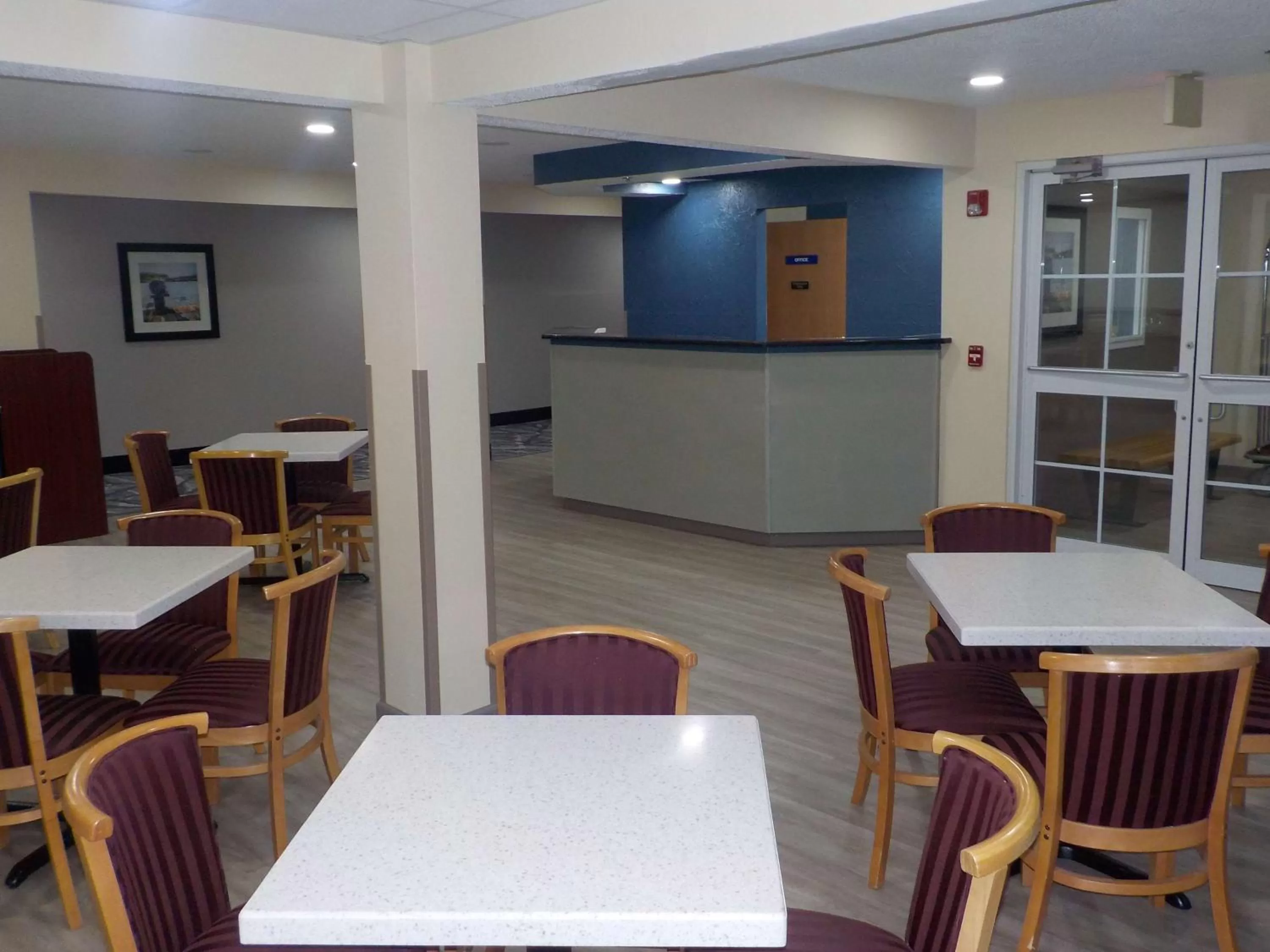 Restaurant/places to eat in SureStay Hotel by Best Western Marienville