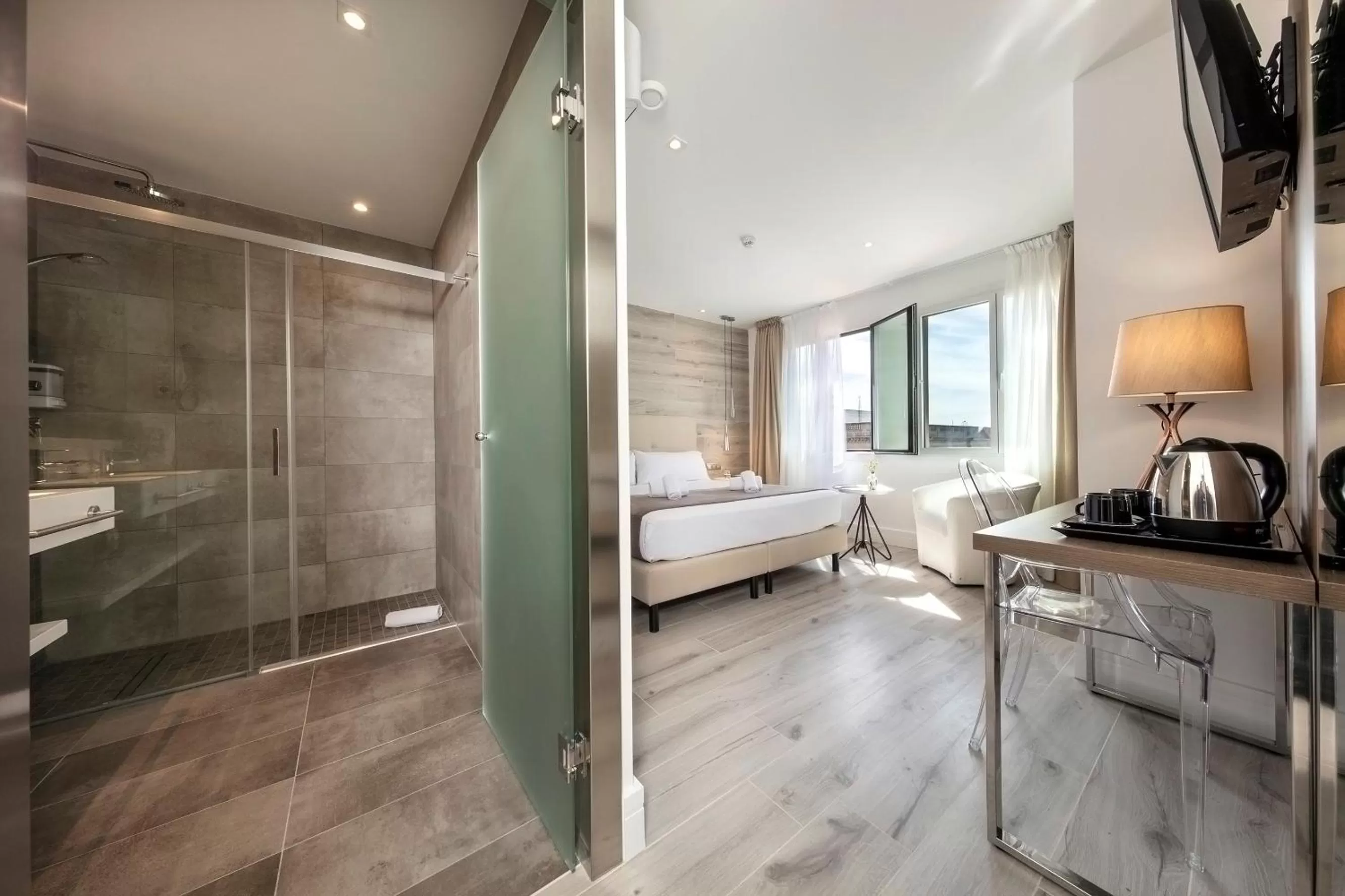 Decorative detail, Bed in Hotel Oasis