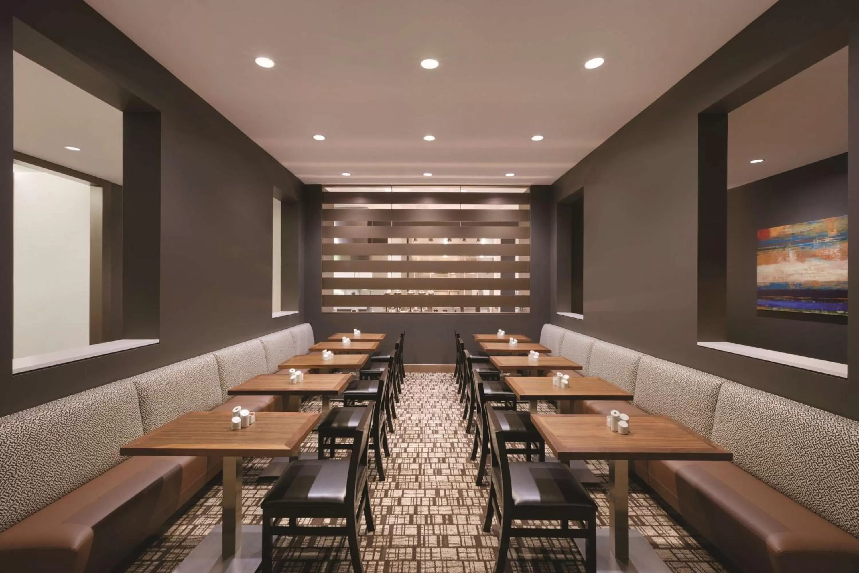 Restaurant/places to eat in Embassy Suites Oklahoma City Downtown/Medical Center