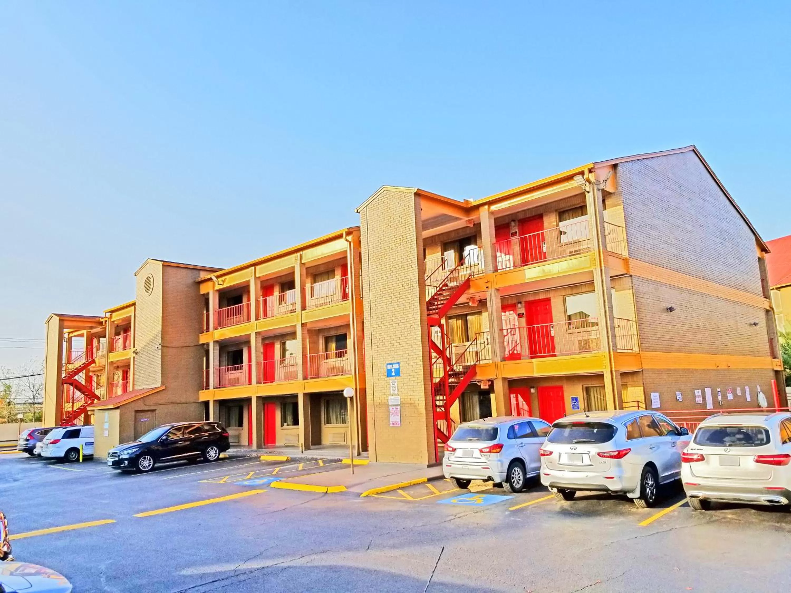 Property building in Howard Johnson by Wyndham Houston Hobby Airport