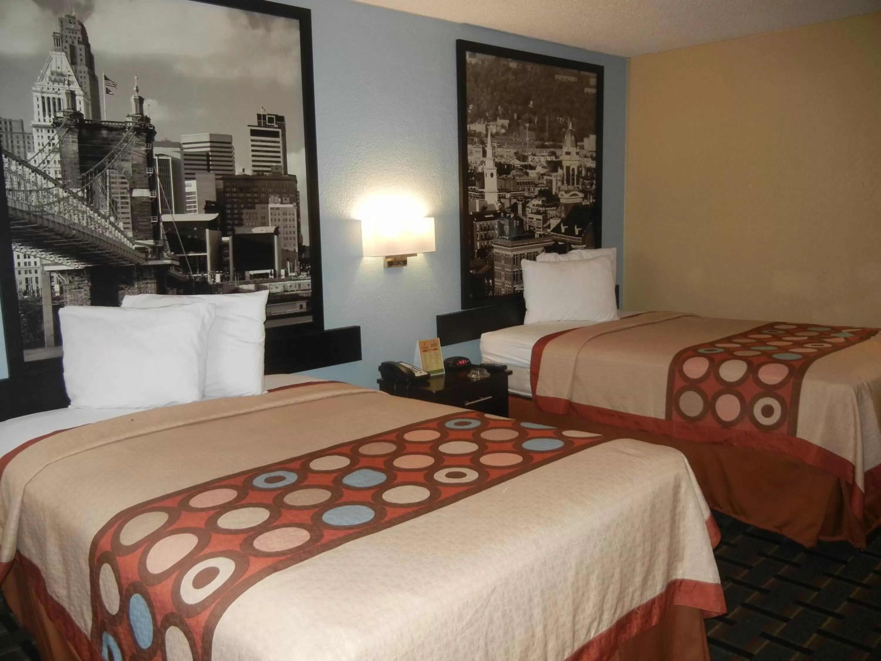 Photo of the whole room, Bed in Super 8 by Wyndham Cincinnati-Springdale OH