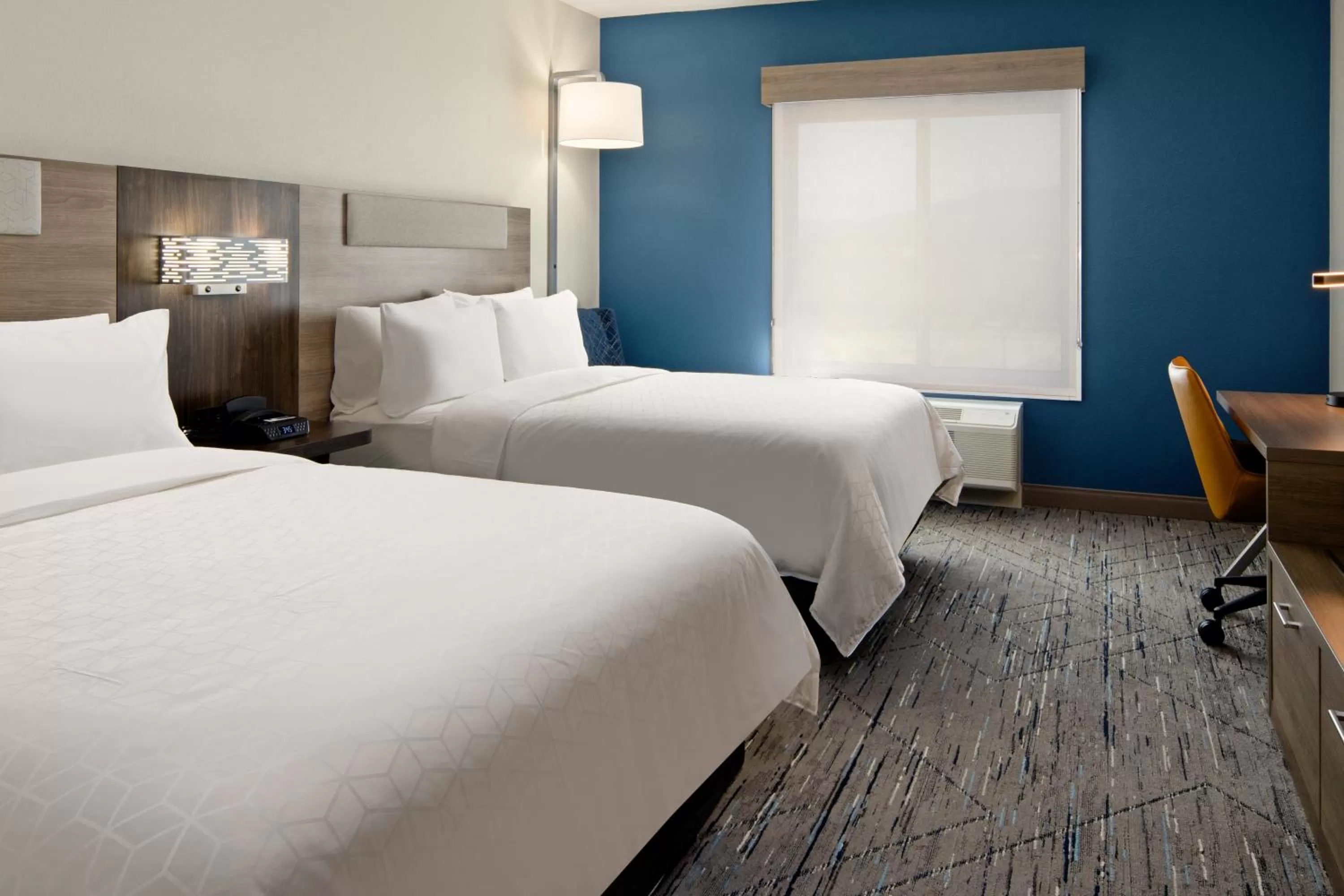 Bed in Holiday Inn Express & Suites Palm Desert - Millennium by IHG