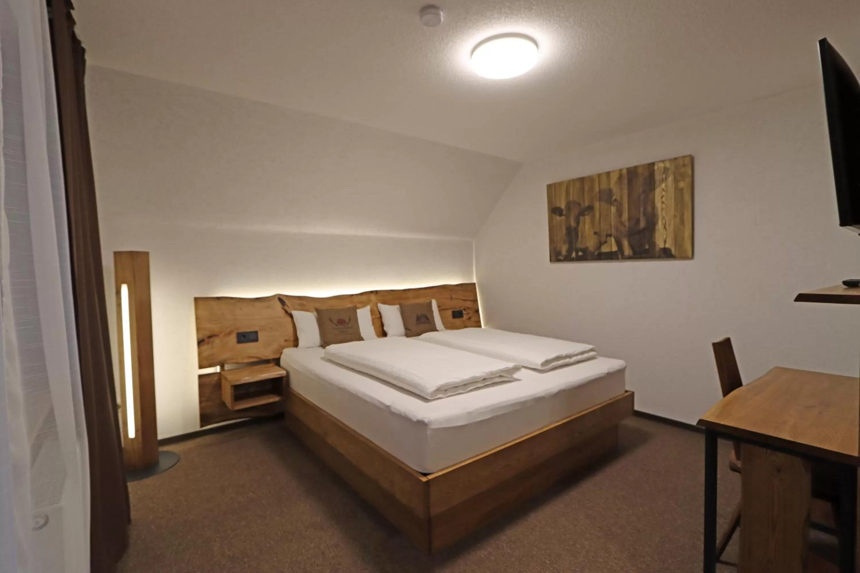 Bed in Hotel Kreuz Höhengasthof