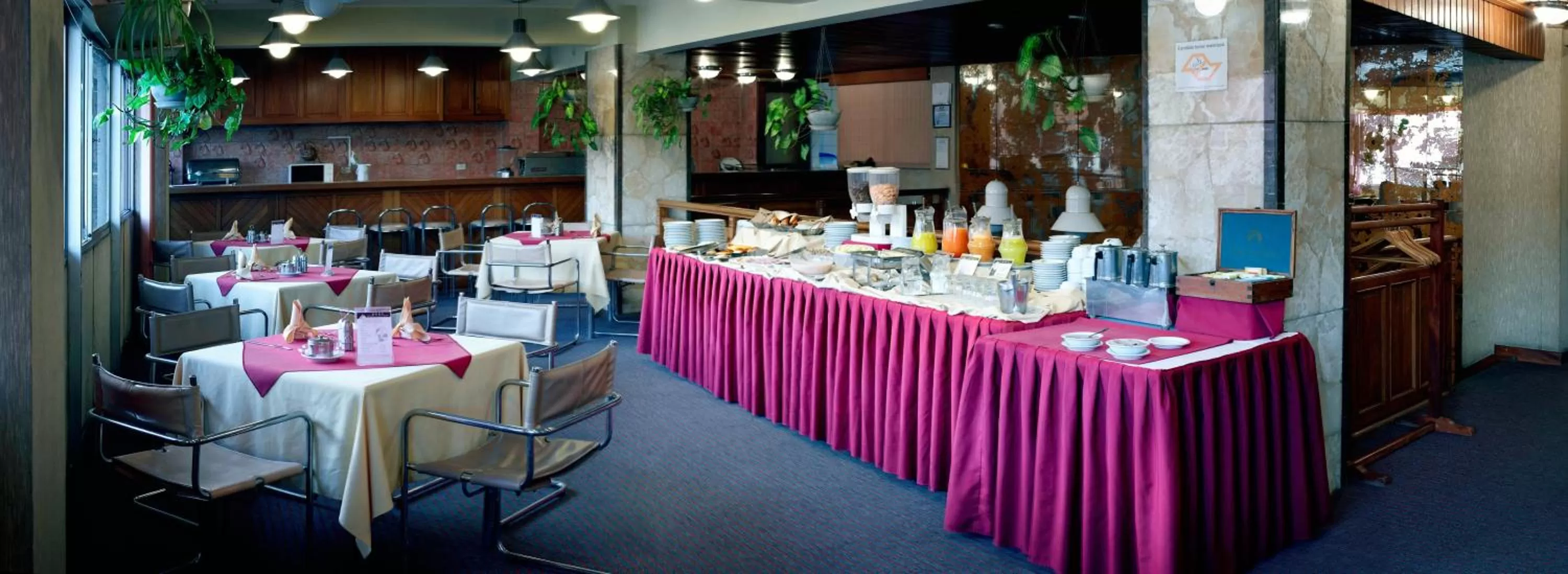 Restaurant/places to eat in Cesar's Plaza Hotel